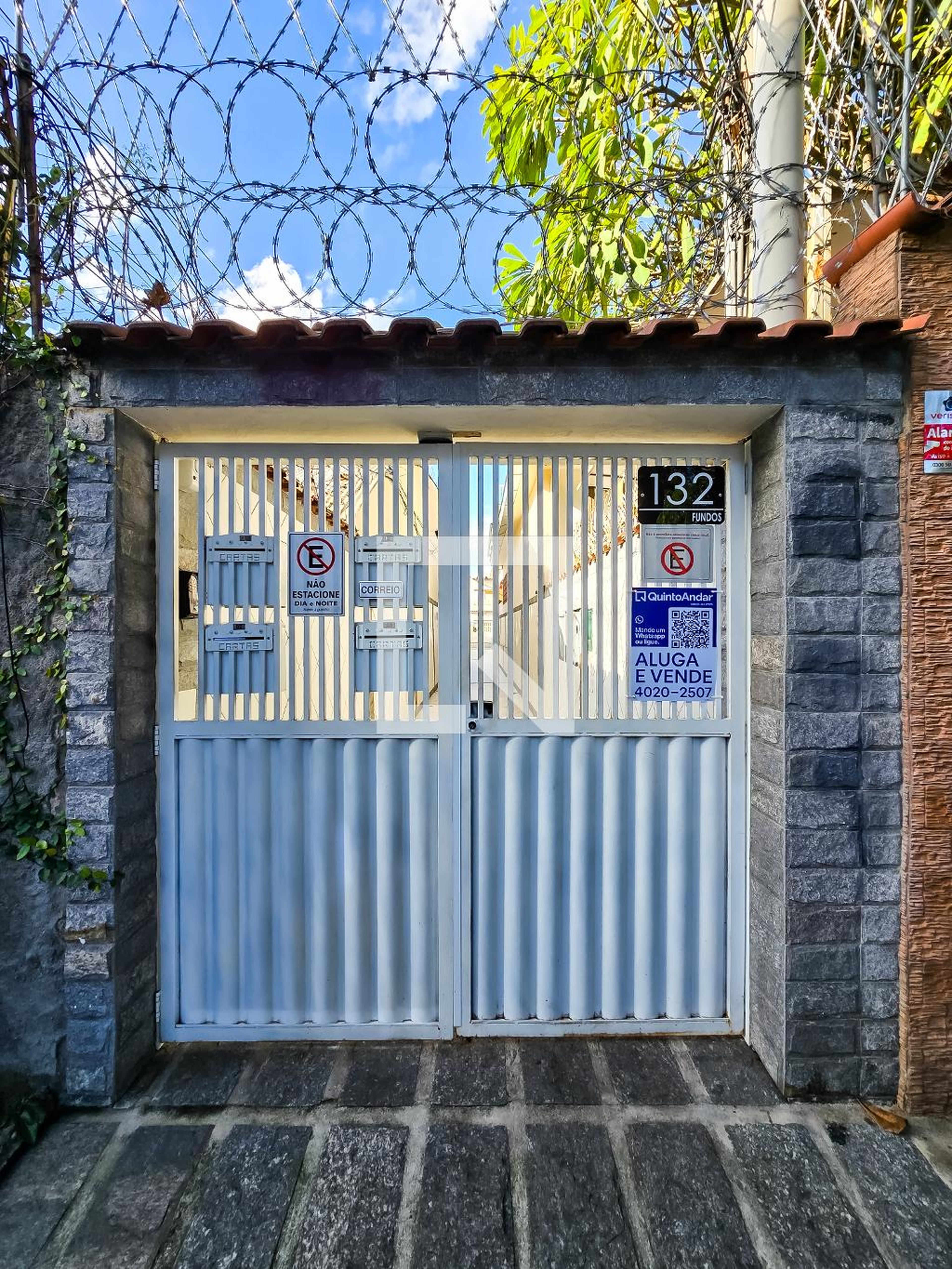 Fachada Condomínio em Rua Silva Mourão, 132