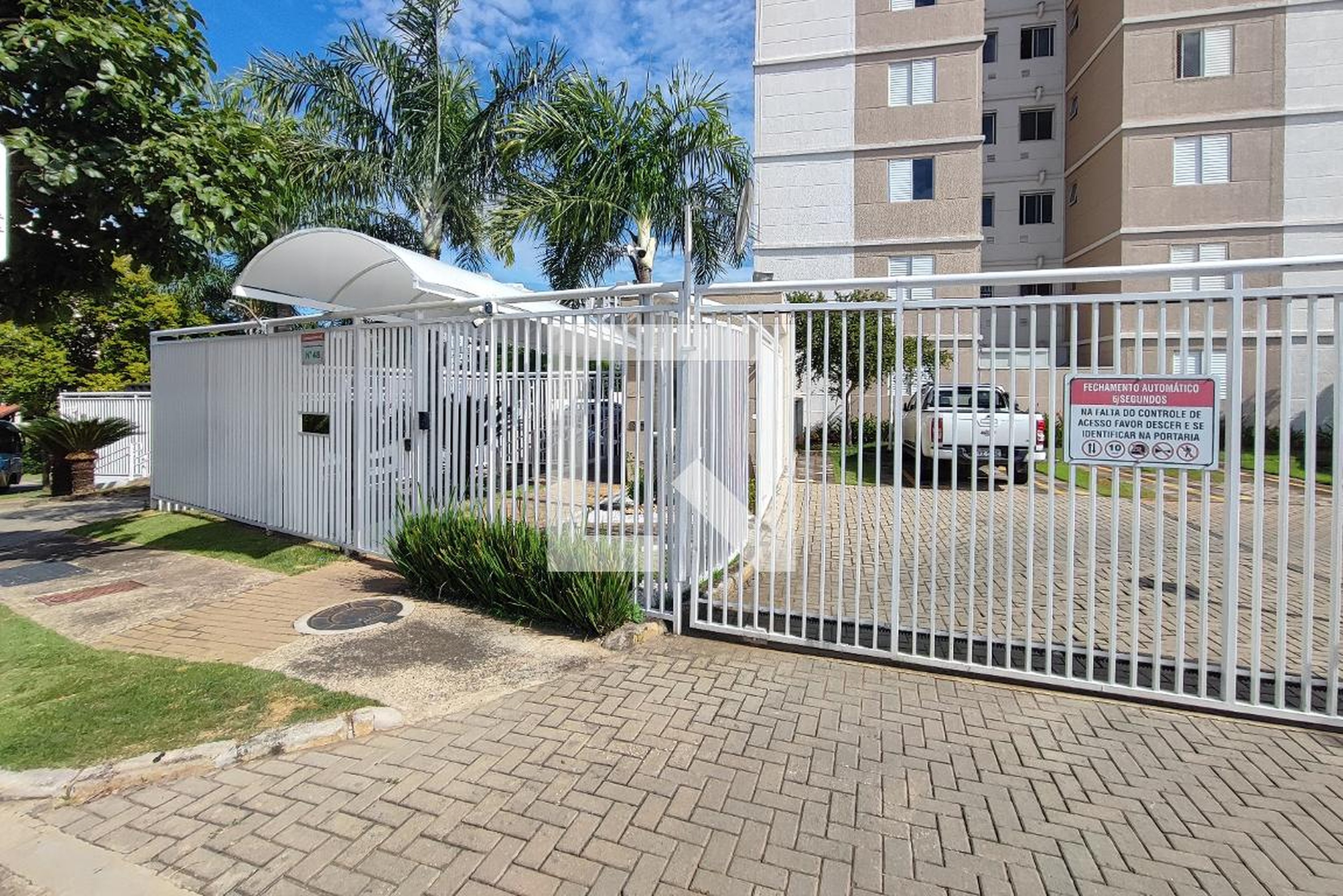 Fachada do Condomínio Condomínio ipe