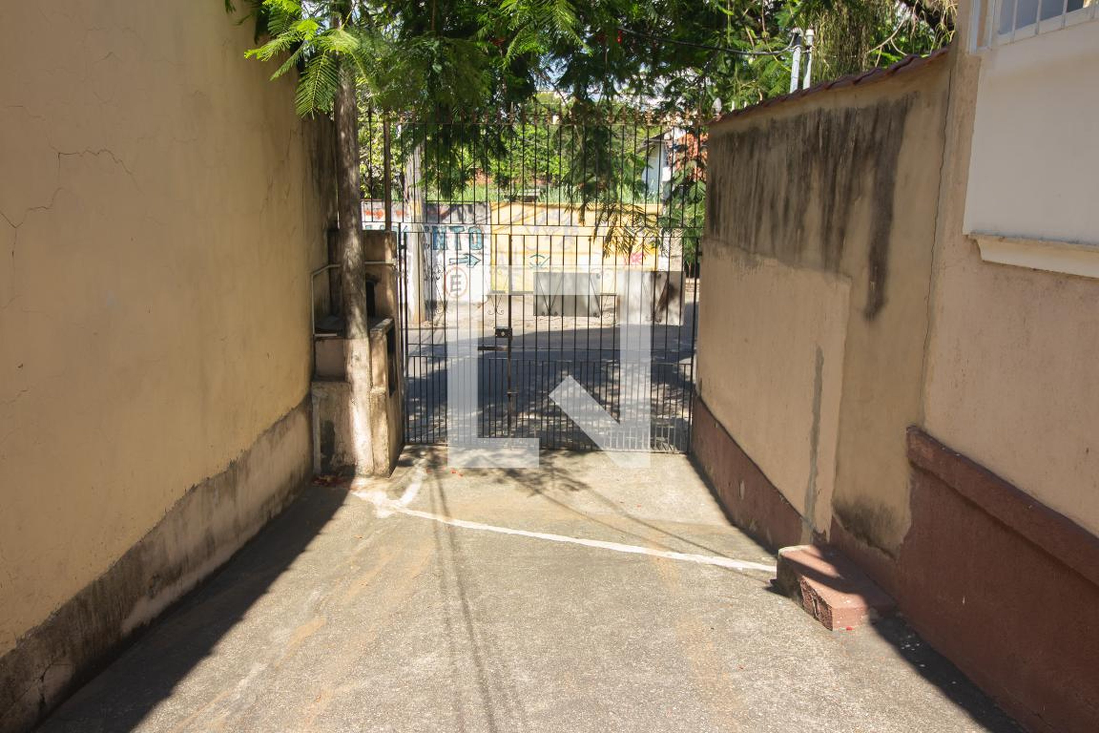 Fachada Condomínio em Rua Cândido Magalhães, 54