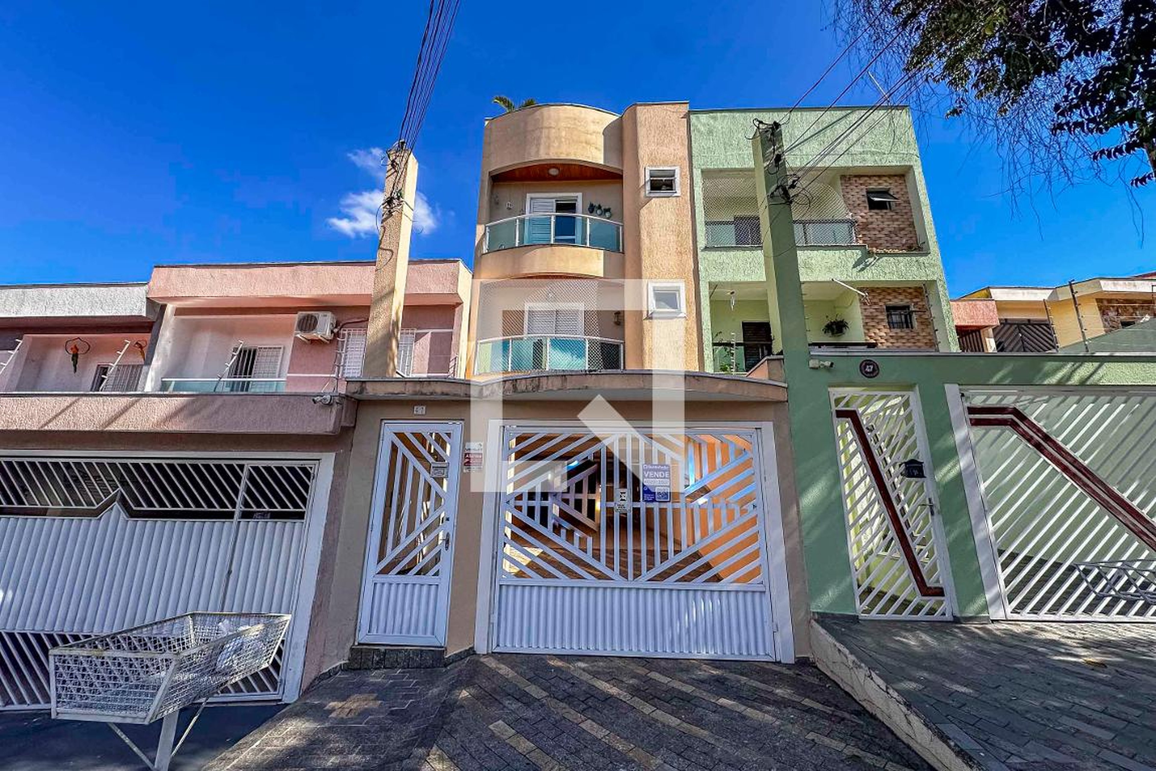 Fachada Condomínio em Travessa Píres, 41