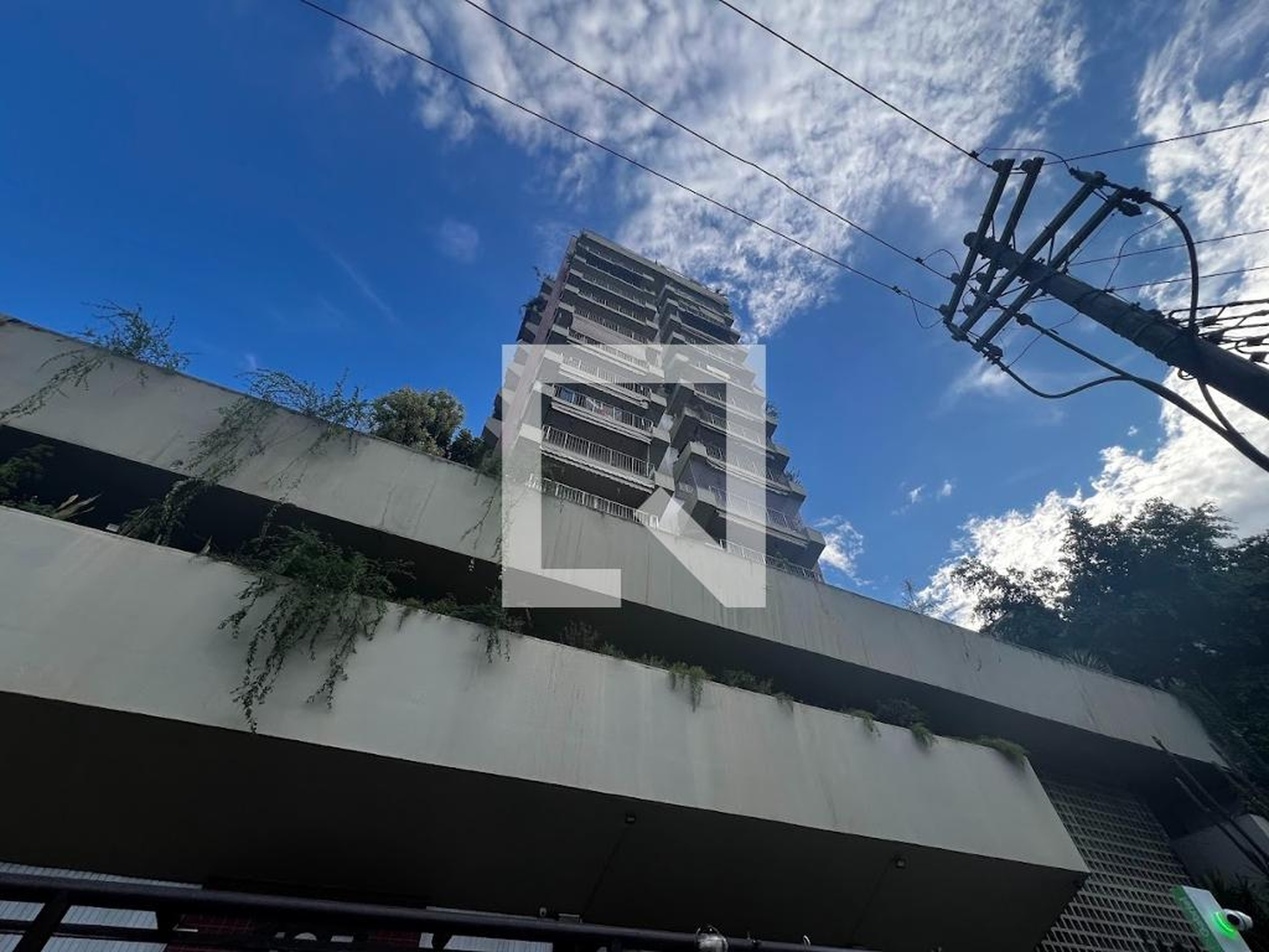 Fachada Condomínio em Travessa Cerqueira Lima, 178