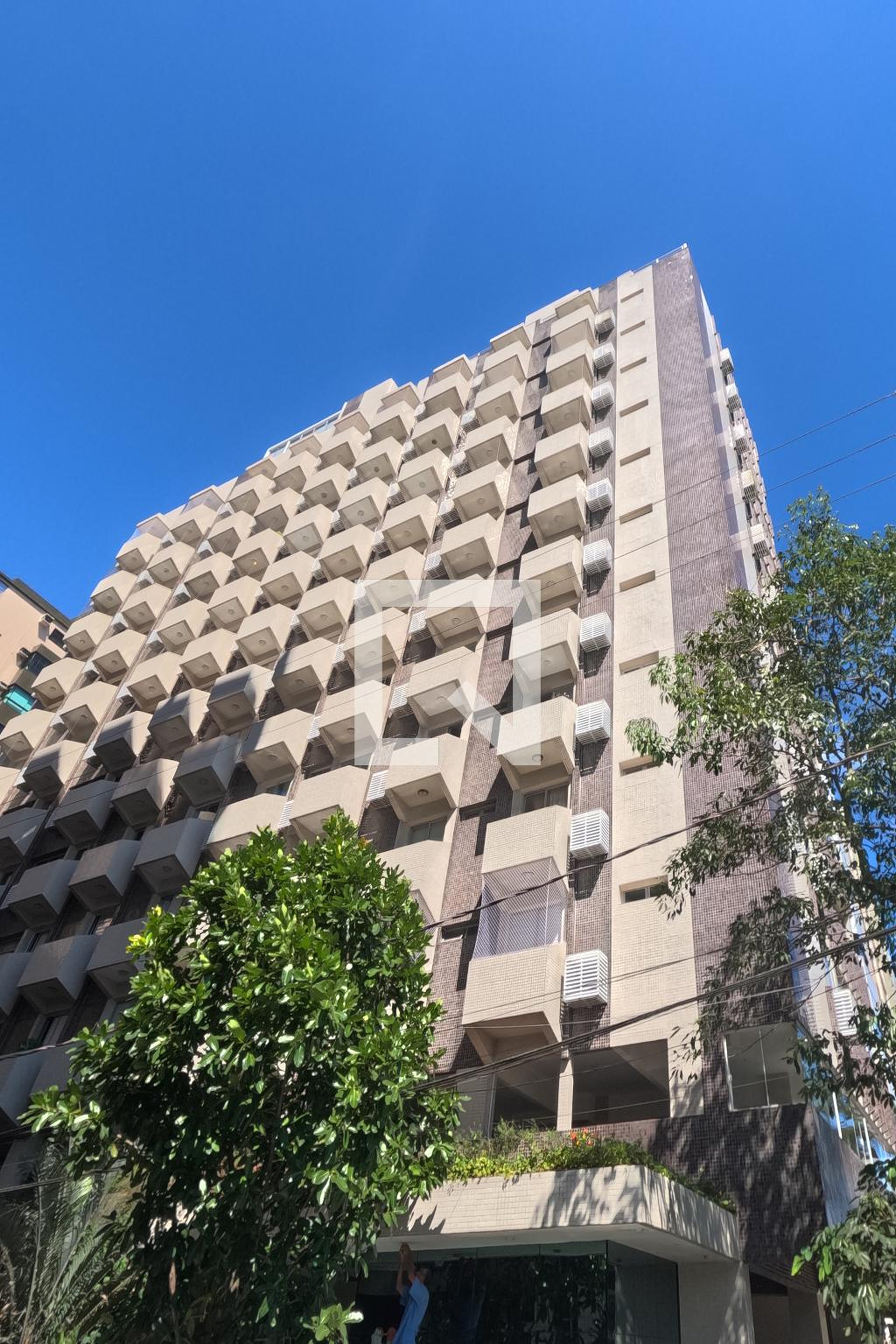 Fachada Condomínio em Rua Dona Anália Franco, 2