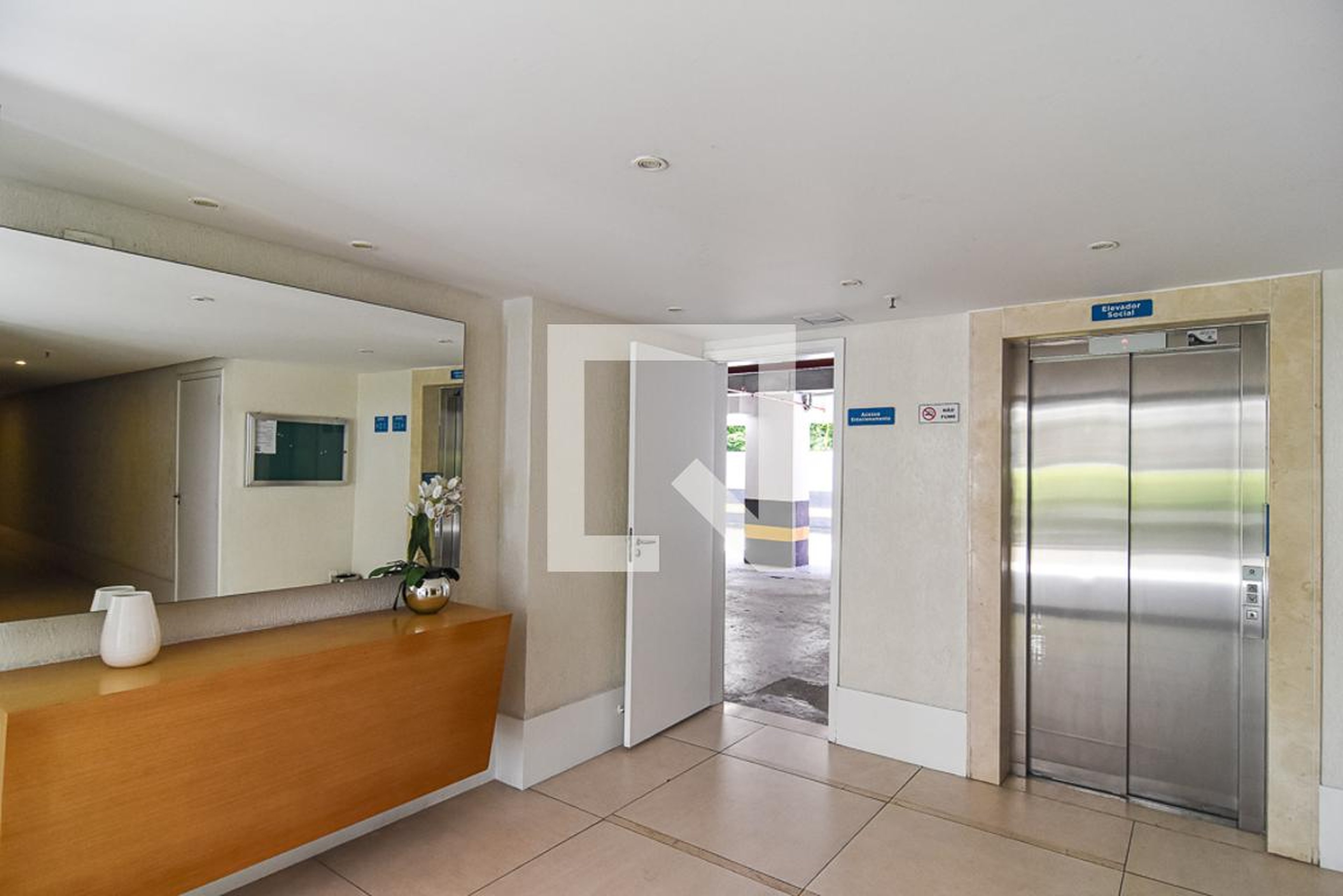 Entrada - All Family