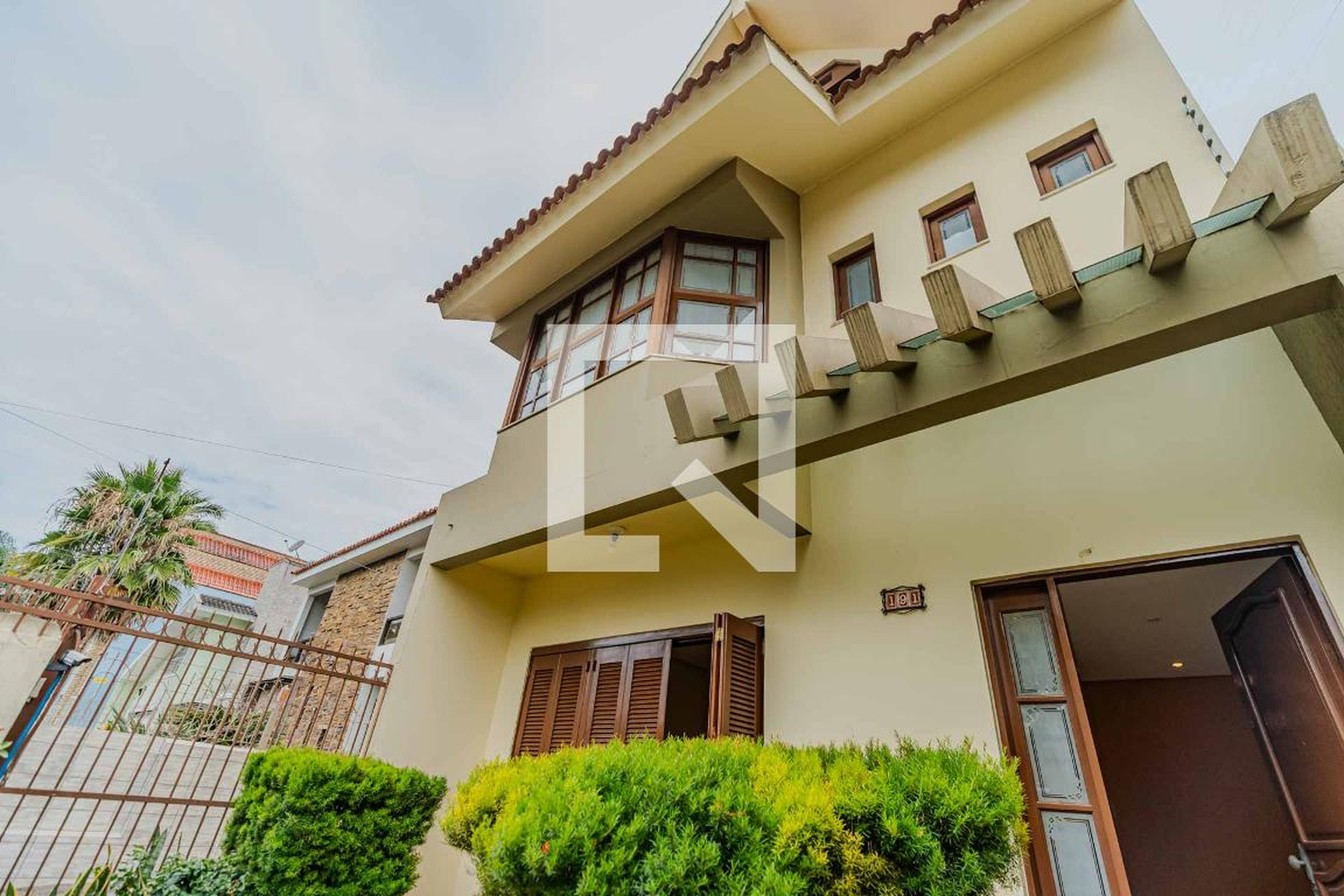 Fachada Condomínio em Rua Chico Pedro, 191