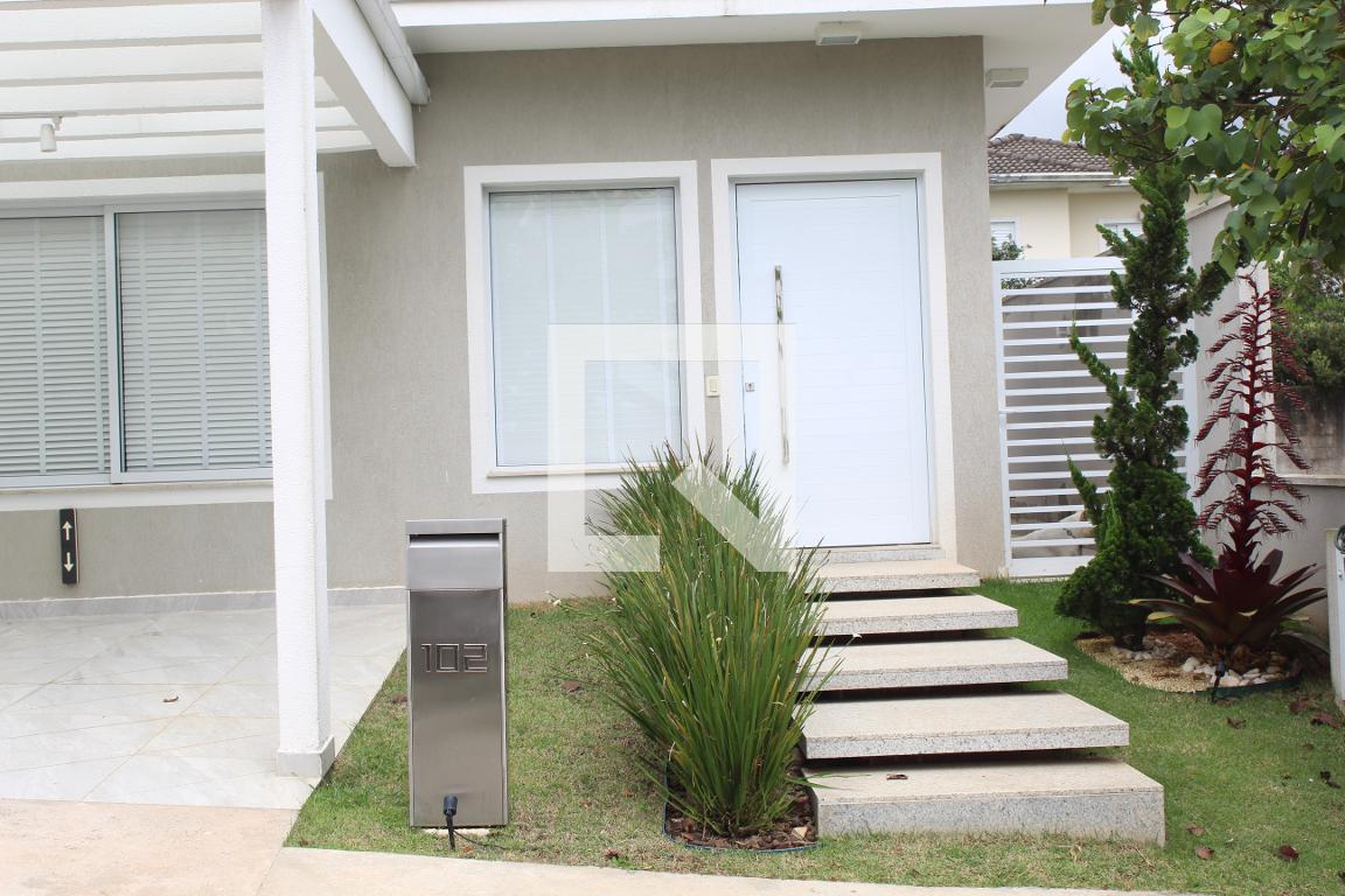 Fachada Condomínio em Alameda Bambus, 102