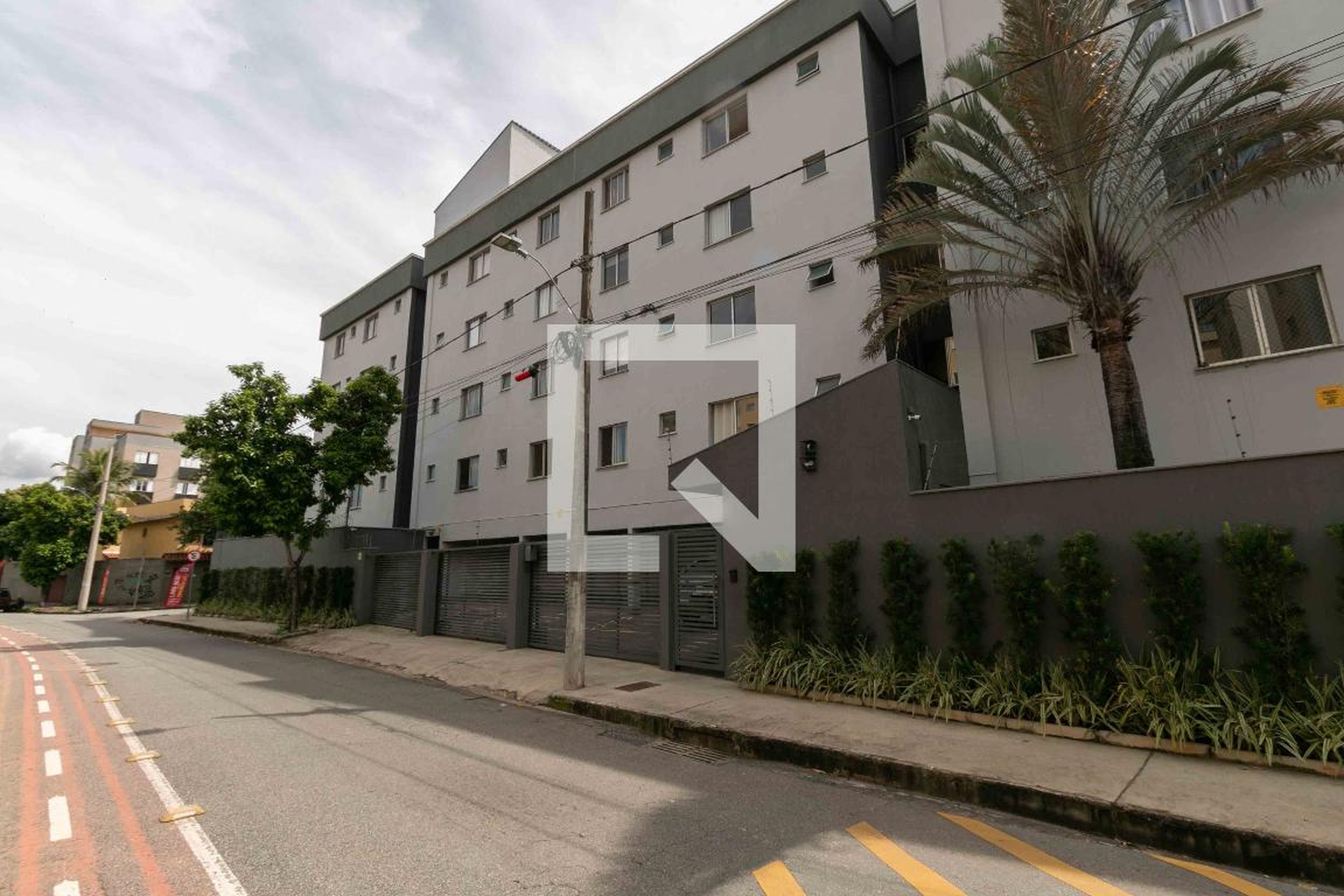 Fachada Condomínio em Rua Aimée Semple Mcpherson, 250