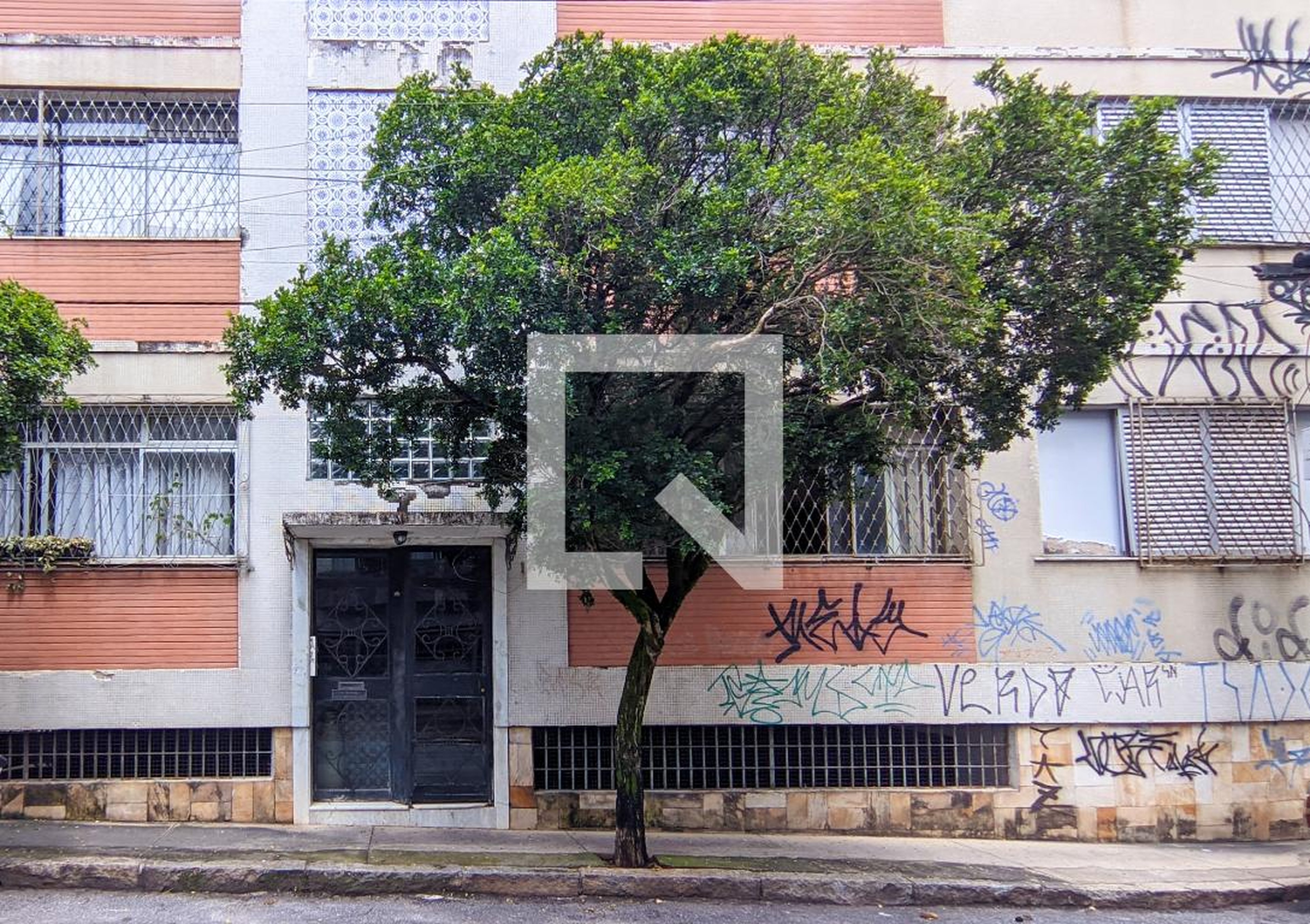 Fachada Condomínio em Rua Itapemirim, 176