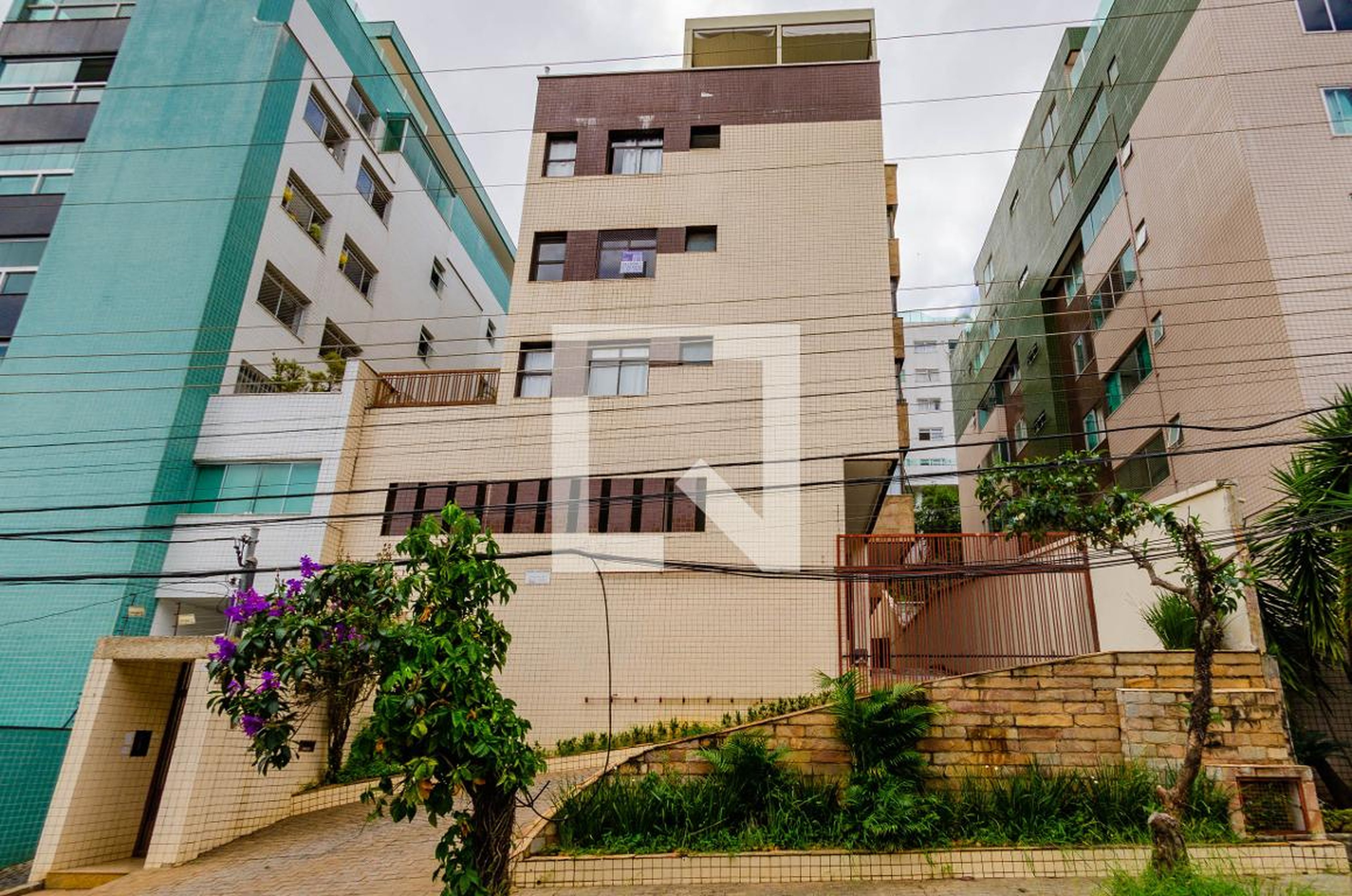 Fachada Condomínio em Rua Professor Miguel de Souza, 261