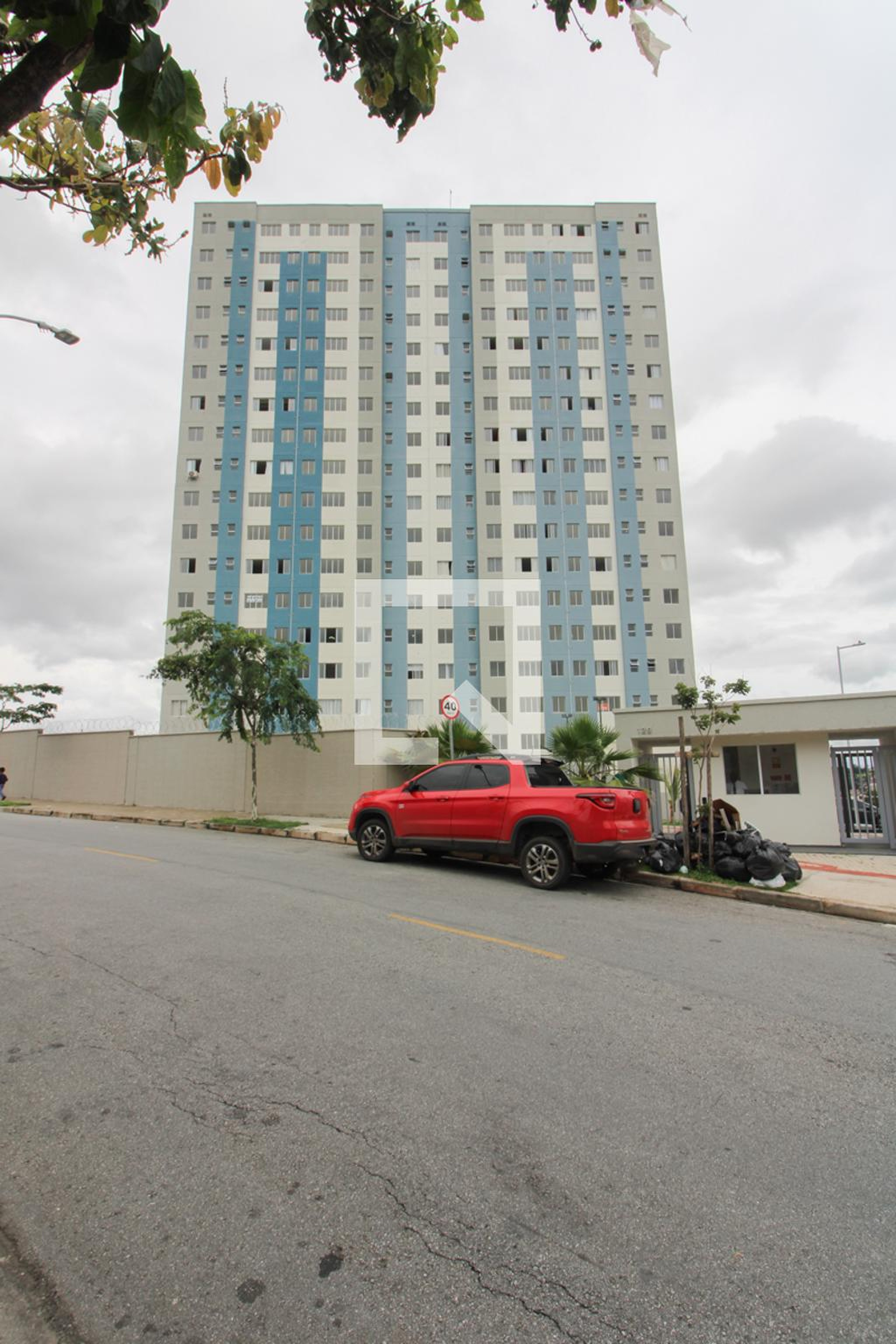 Fachada Condomínio em Praça Domingos Perez Furletti, 129