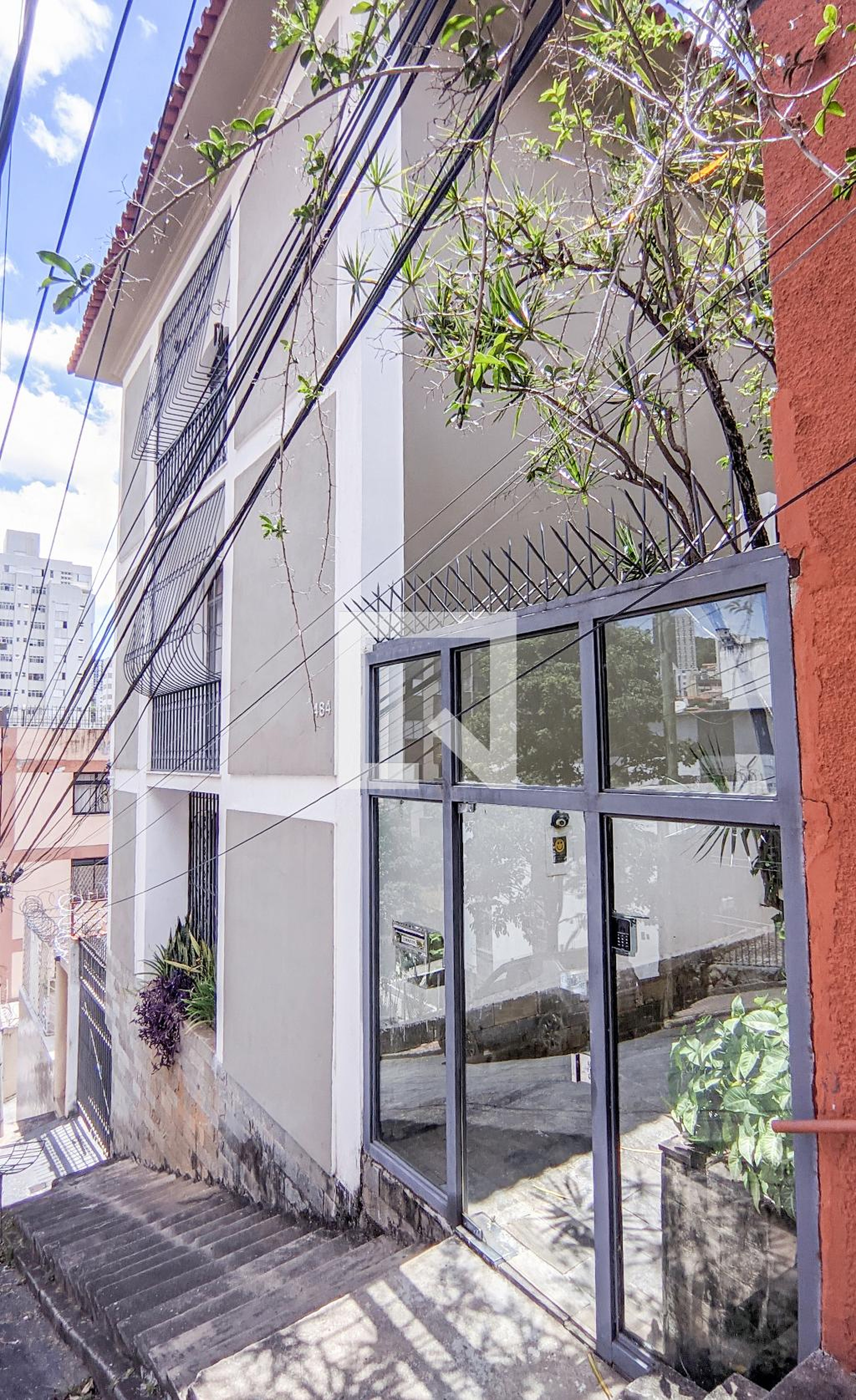 Fachada Condomínio em Rua Abre Campo, 484