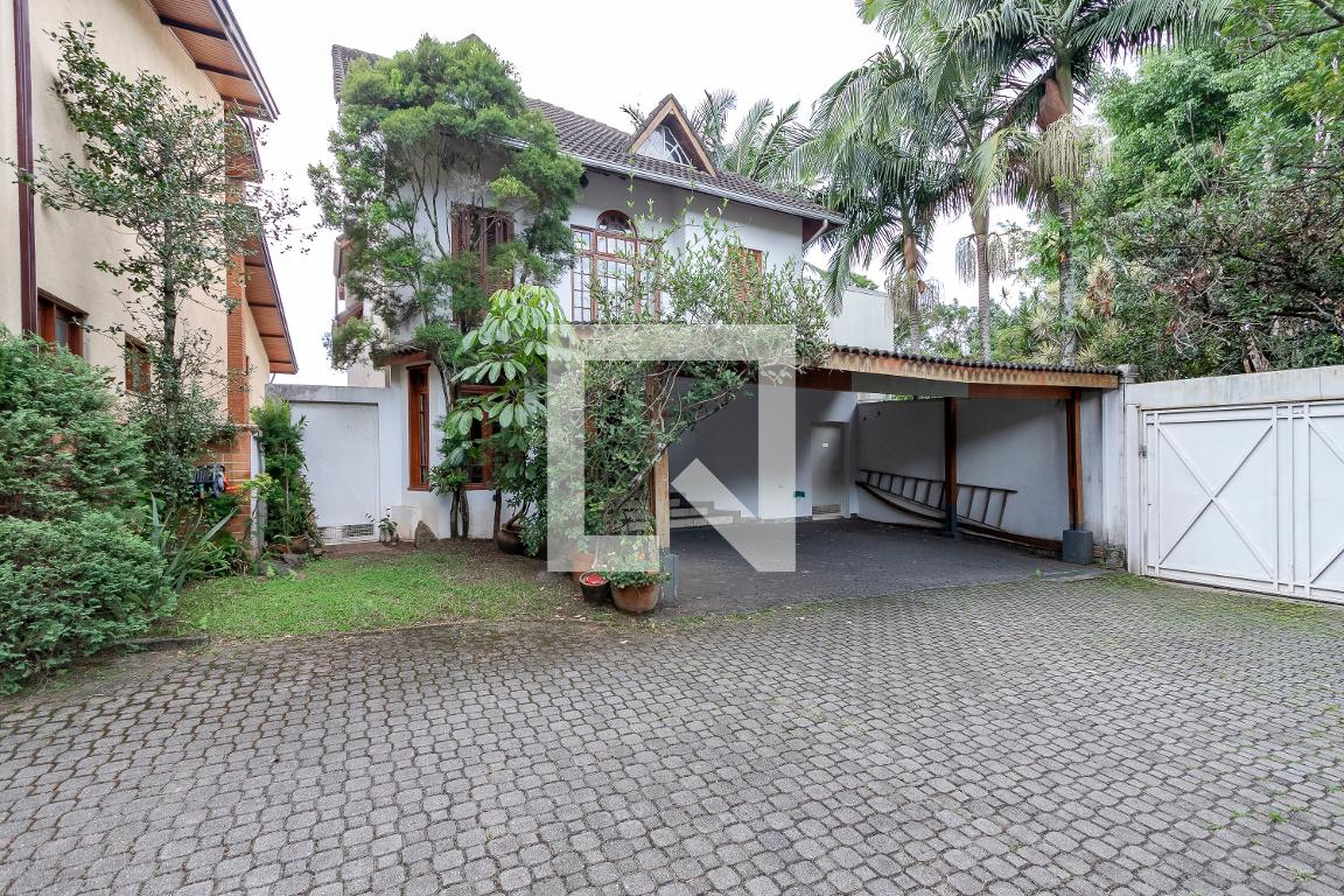 Fachada Condomínio em Rua Maria Luísa de Andrade Martins Roque, 56