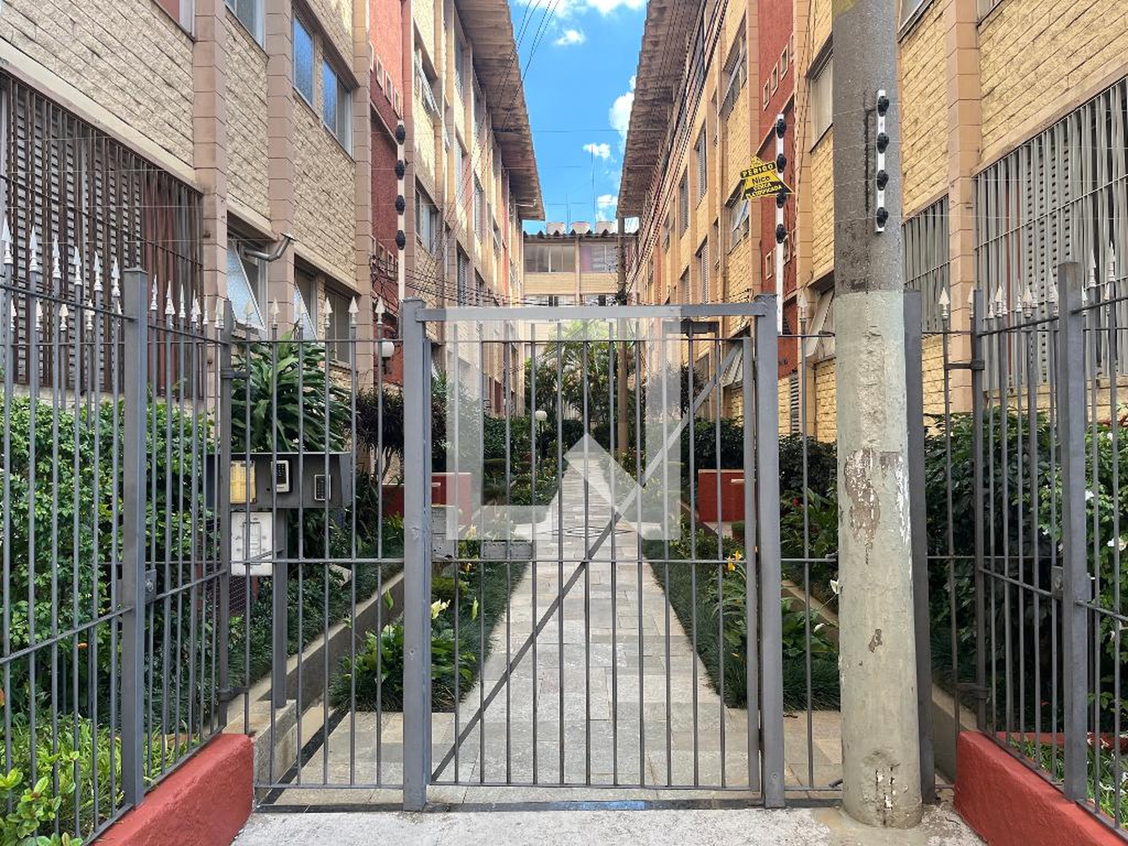 Fachada do Prédio Condomínio em Rua Manequinho, 261