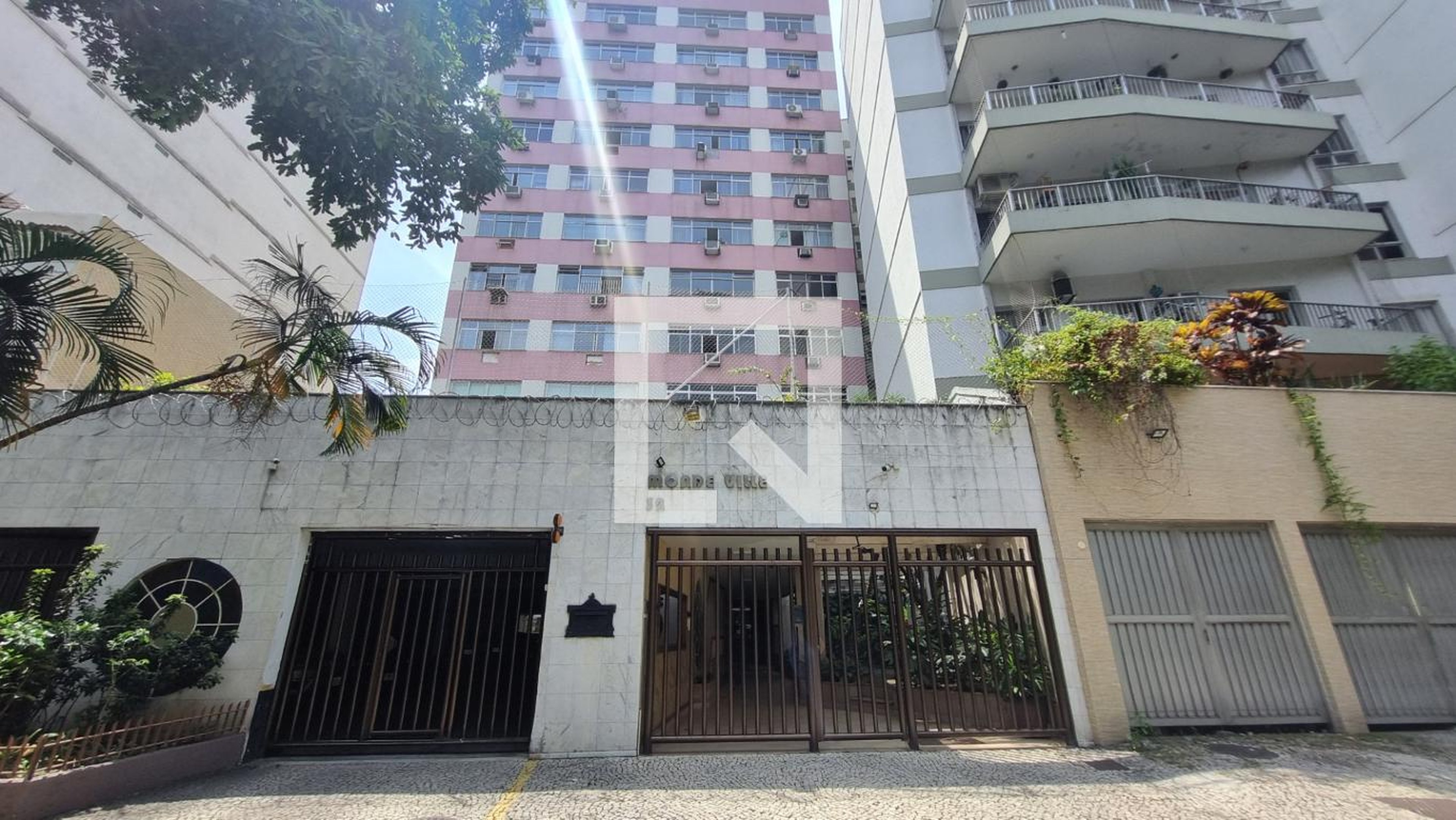 Fachada Condomínio em Rua Almirante Cochrane, 32