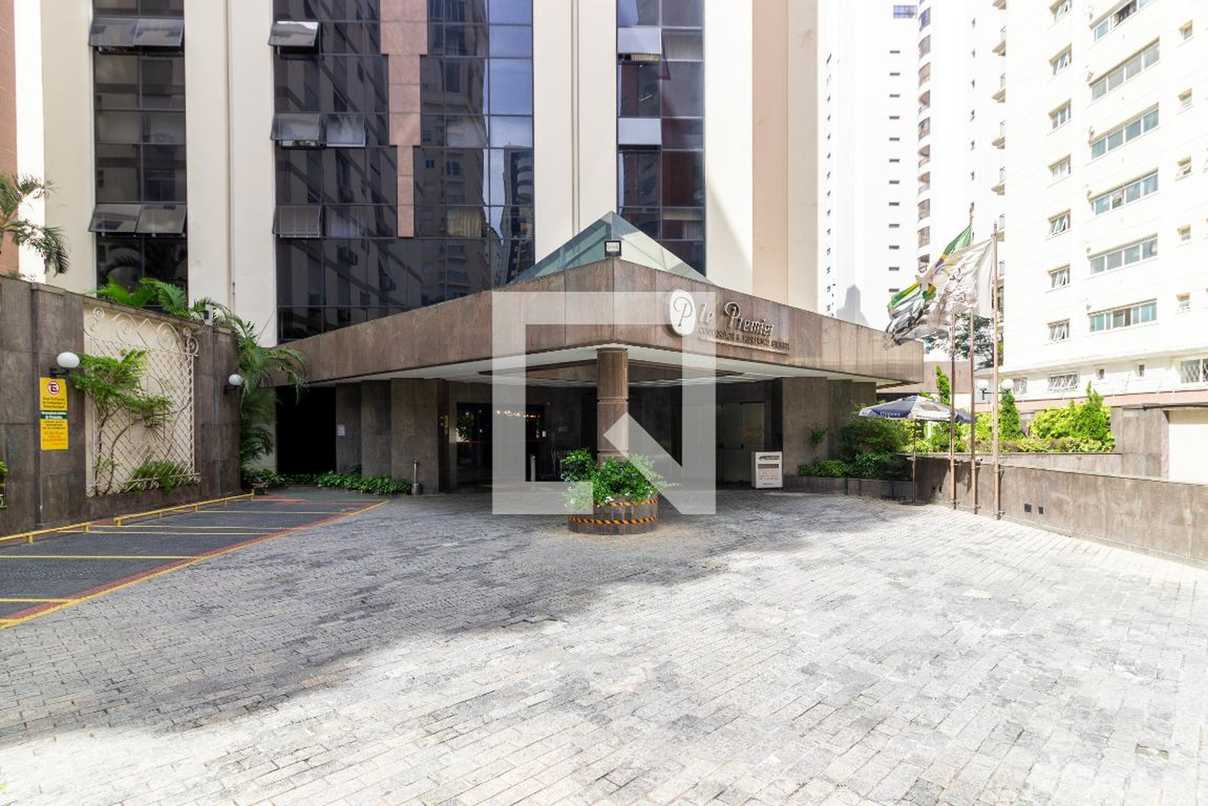 Fachada do Prédio Condomínio Le Premier Apartamentos