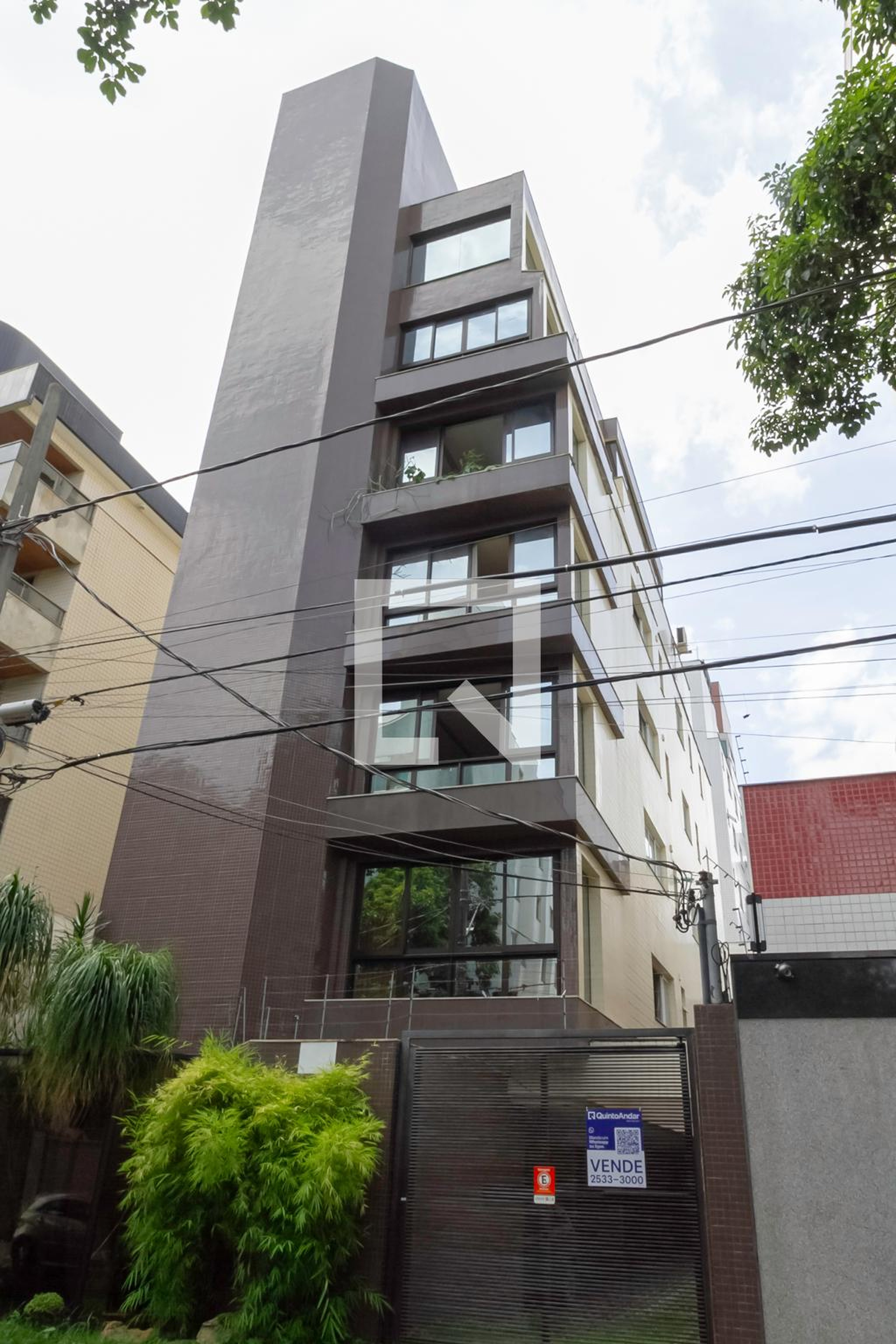 Fachada Condomínio em Rua Roquete Mendonça, 227