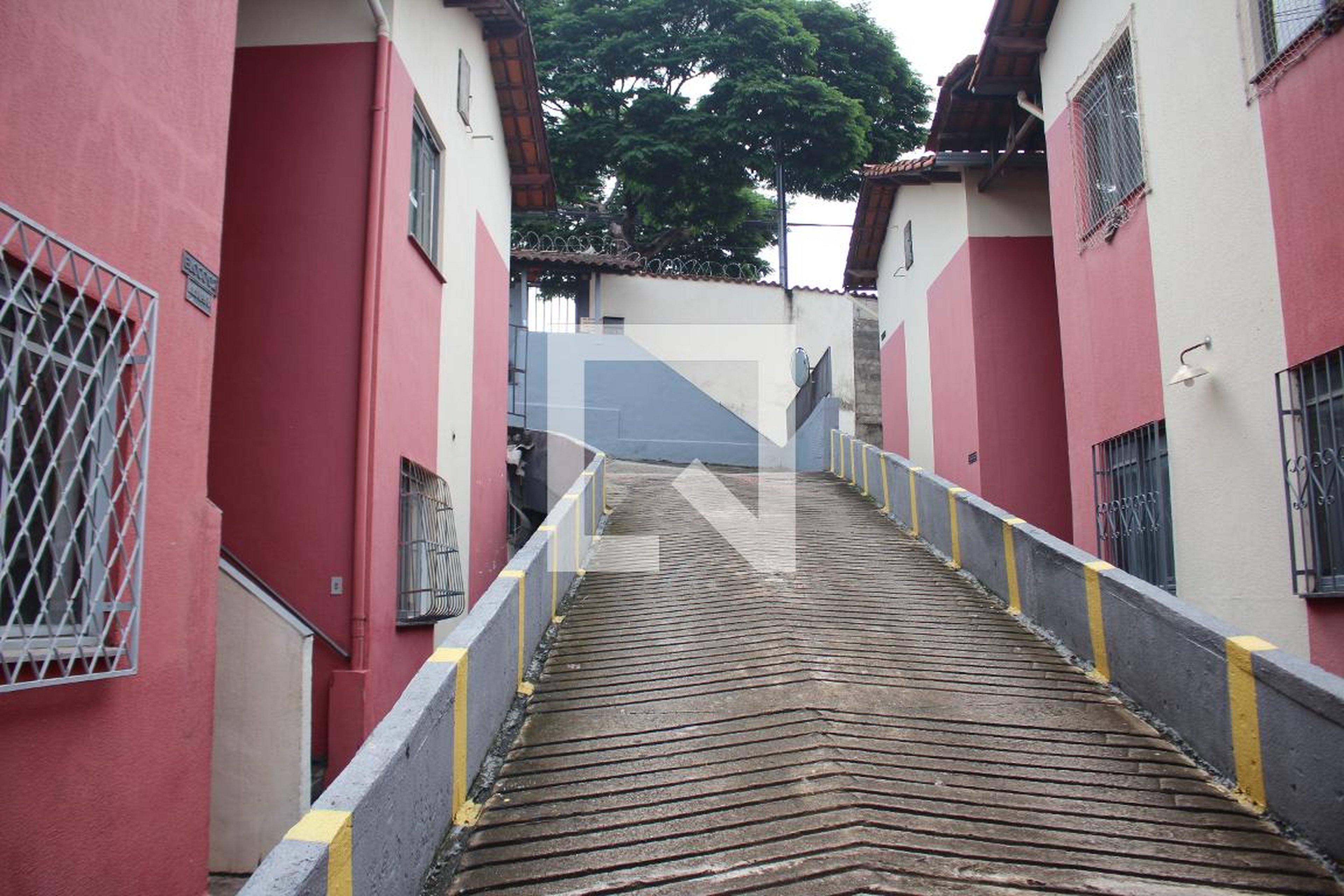 Fachada Condomínio em Rua Cristina Maria de Assis, 431