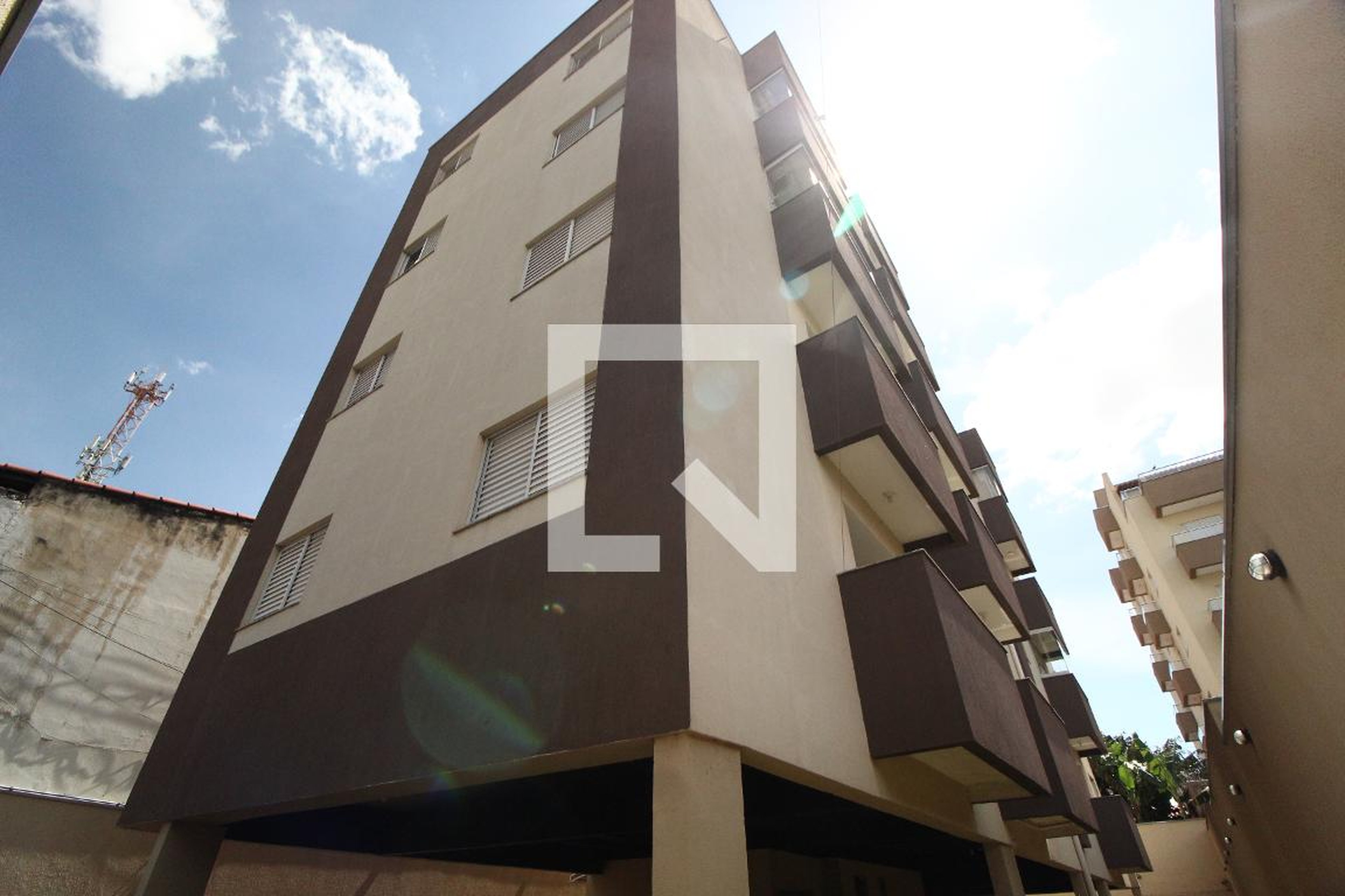 Fachada Condomínio em Rua Real Grandeza, 90