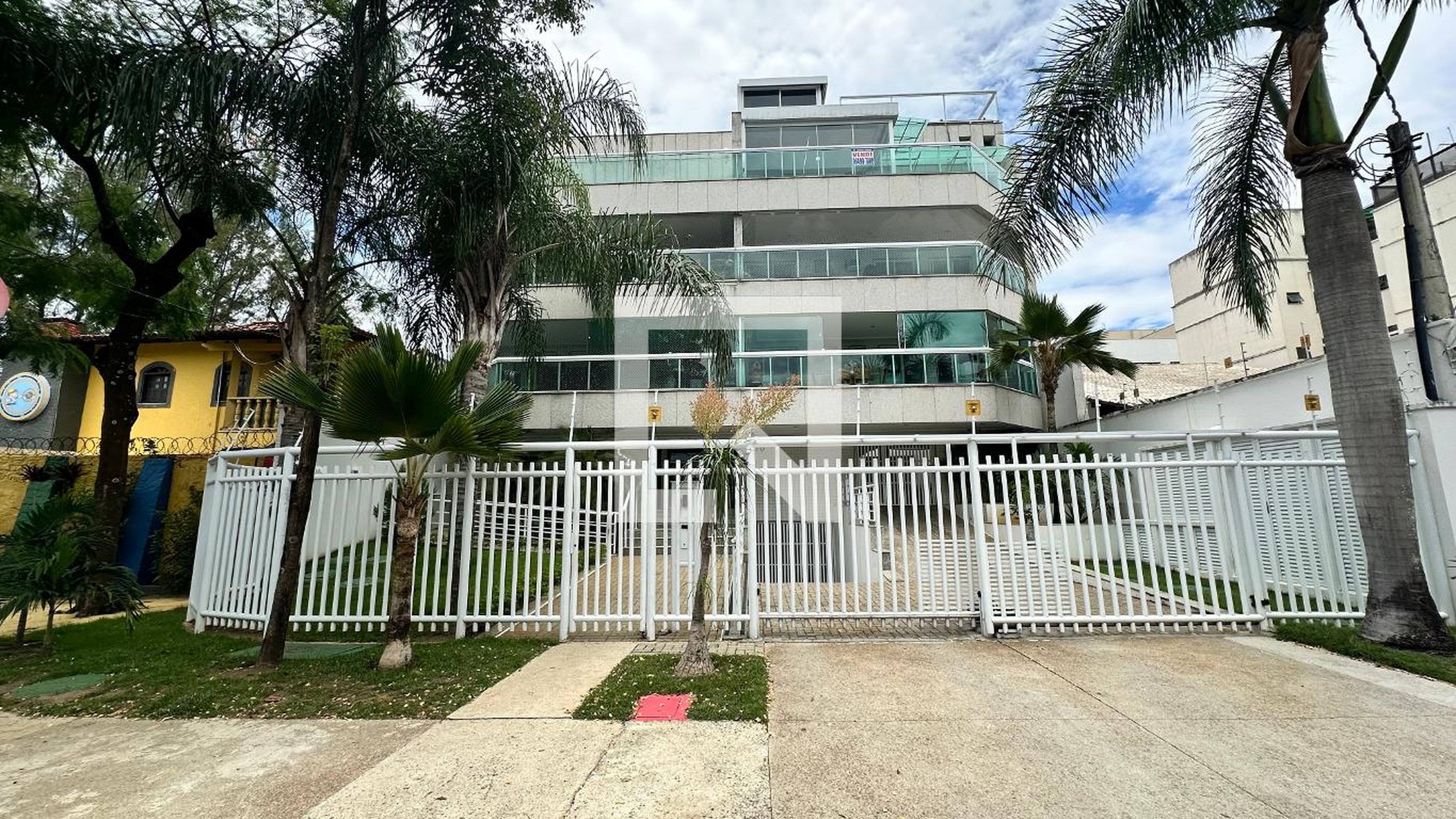 Fachada Condomínio em Rua Almirante Ary Rongel, 370