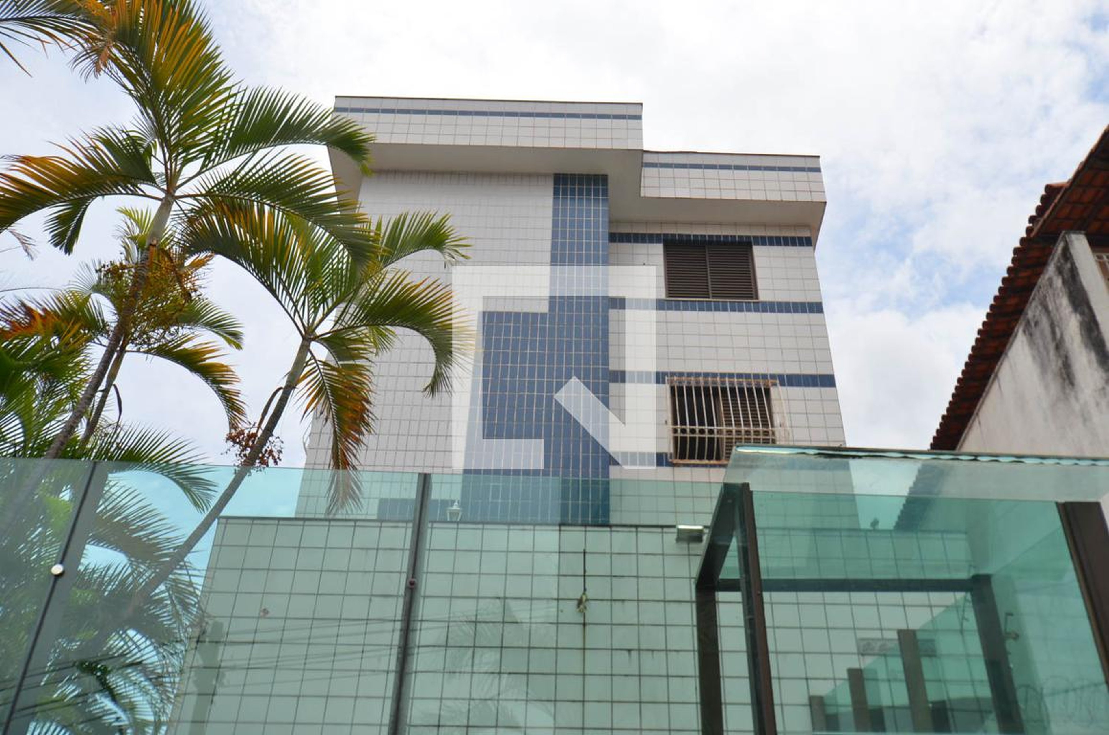 Fachada Condomínio em Rua Cristina, 1079