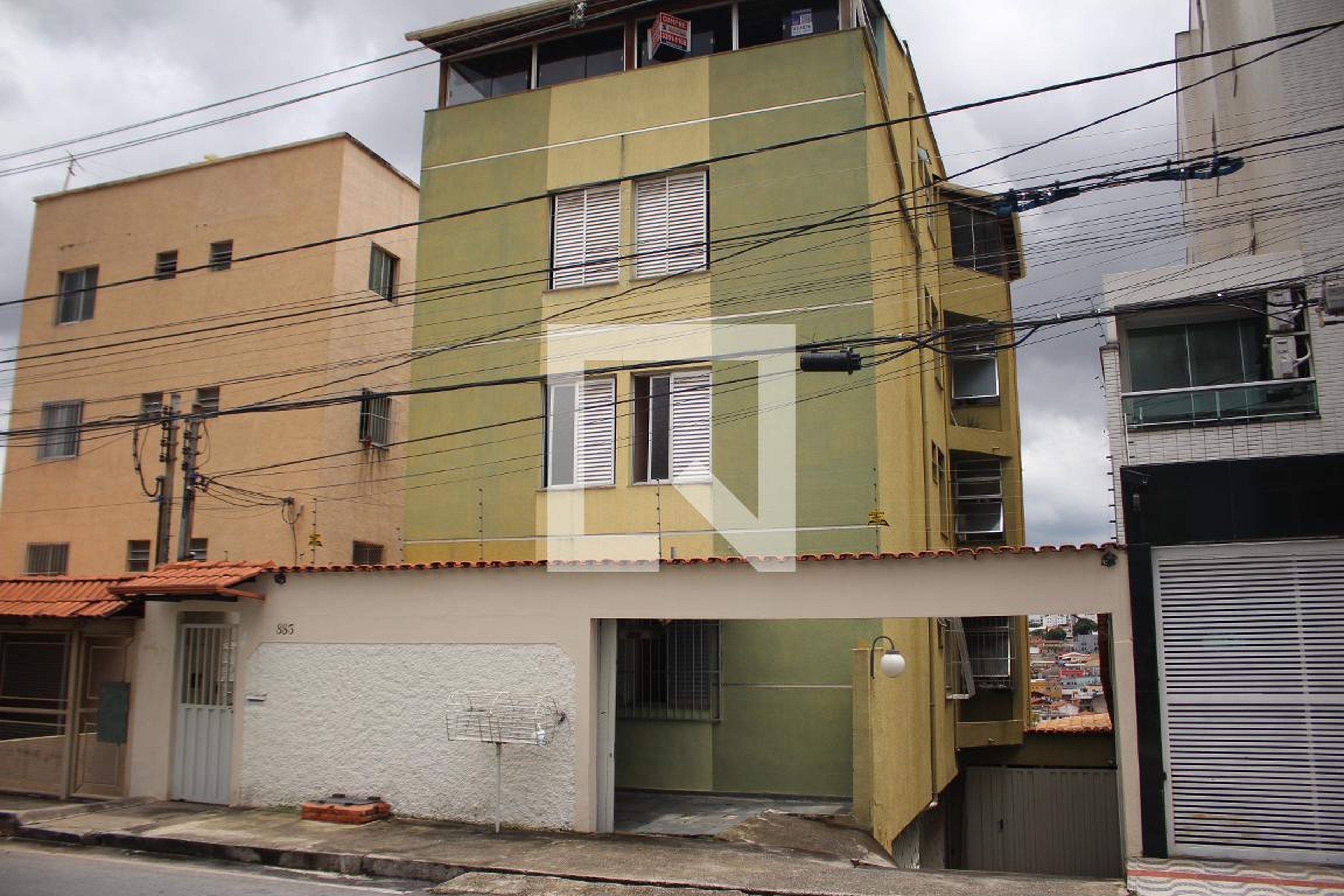 Fachada Condomínio em Rua Buganville, 833