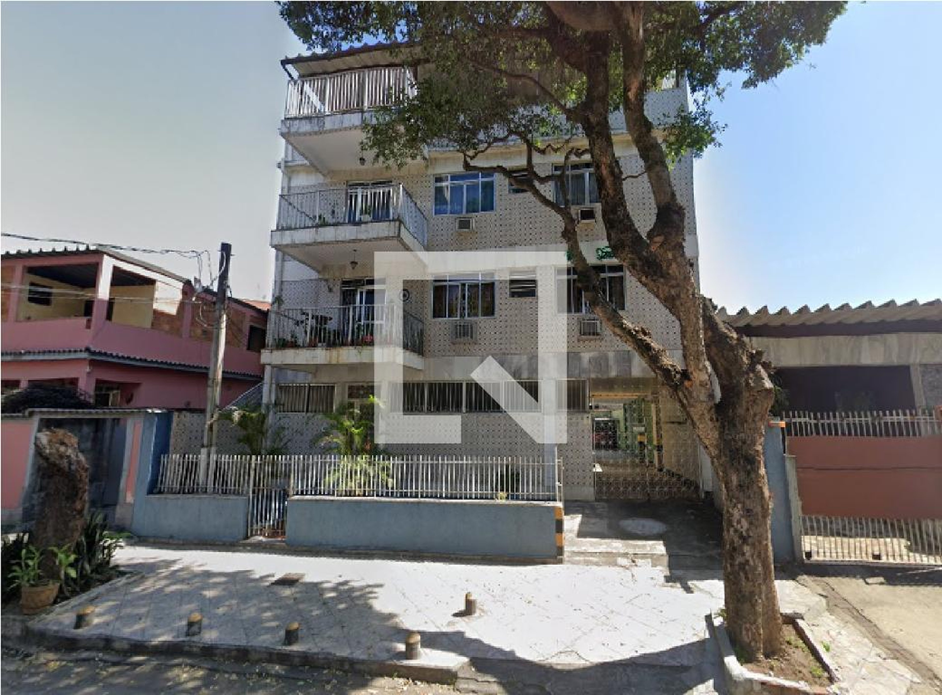 Fachada Condomínio em Rua dos Jasmins, 160