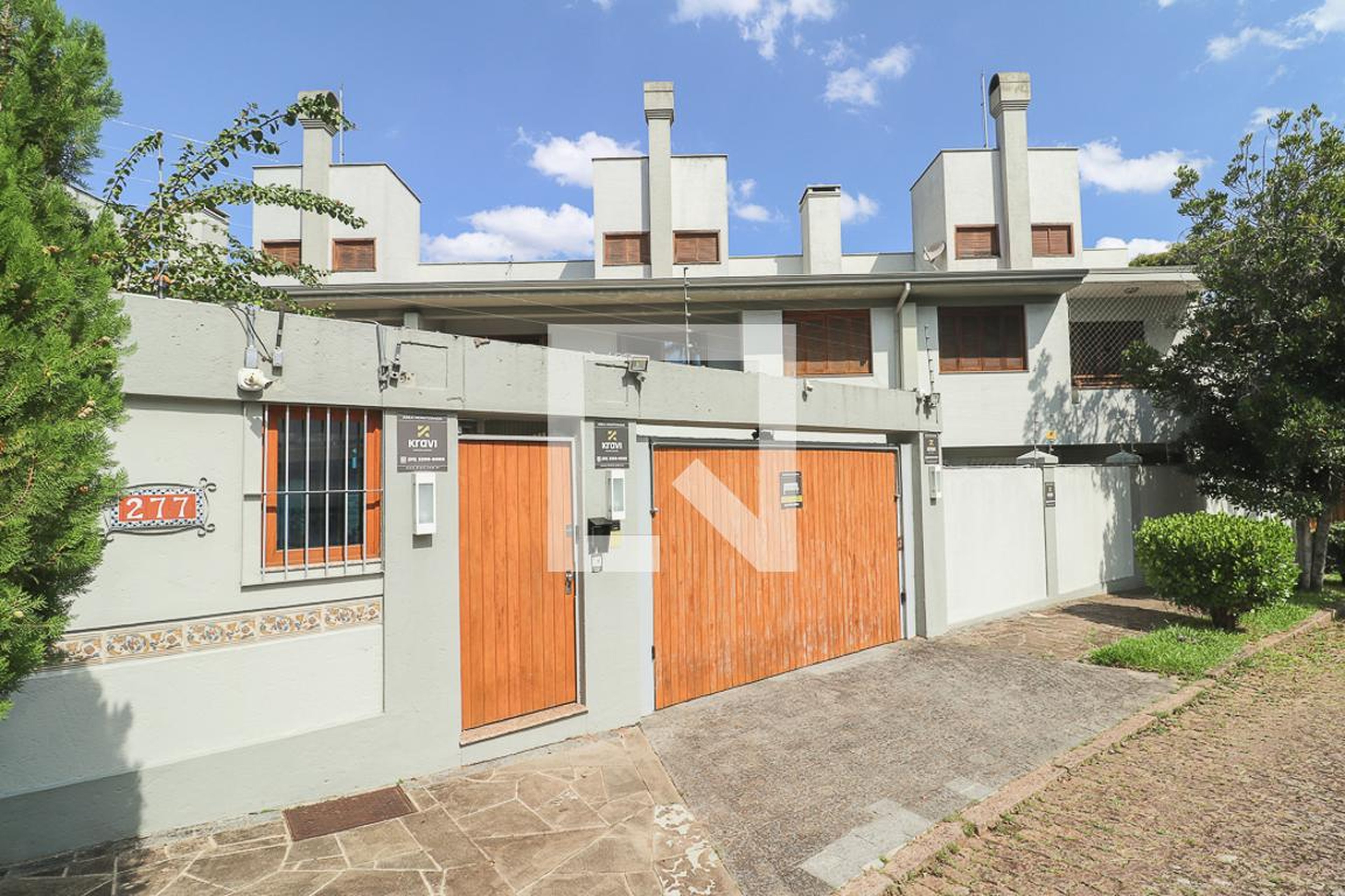 Fachada Condomínio em Rua Gustavo Schmidt, 277