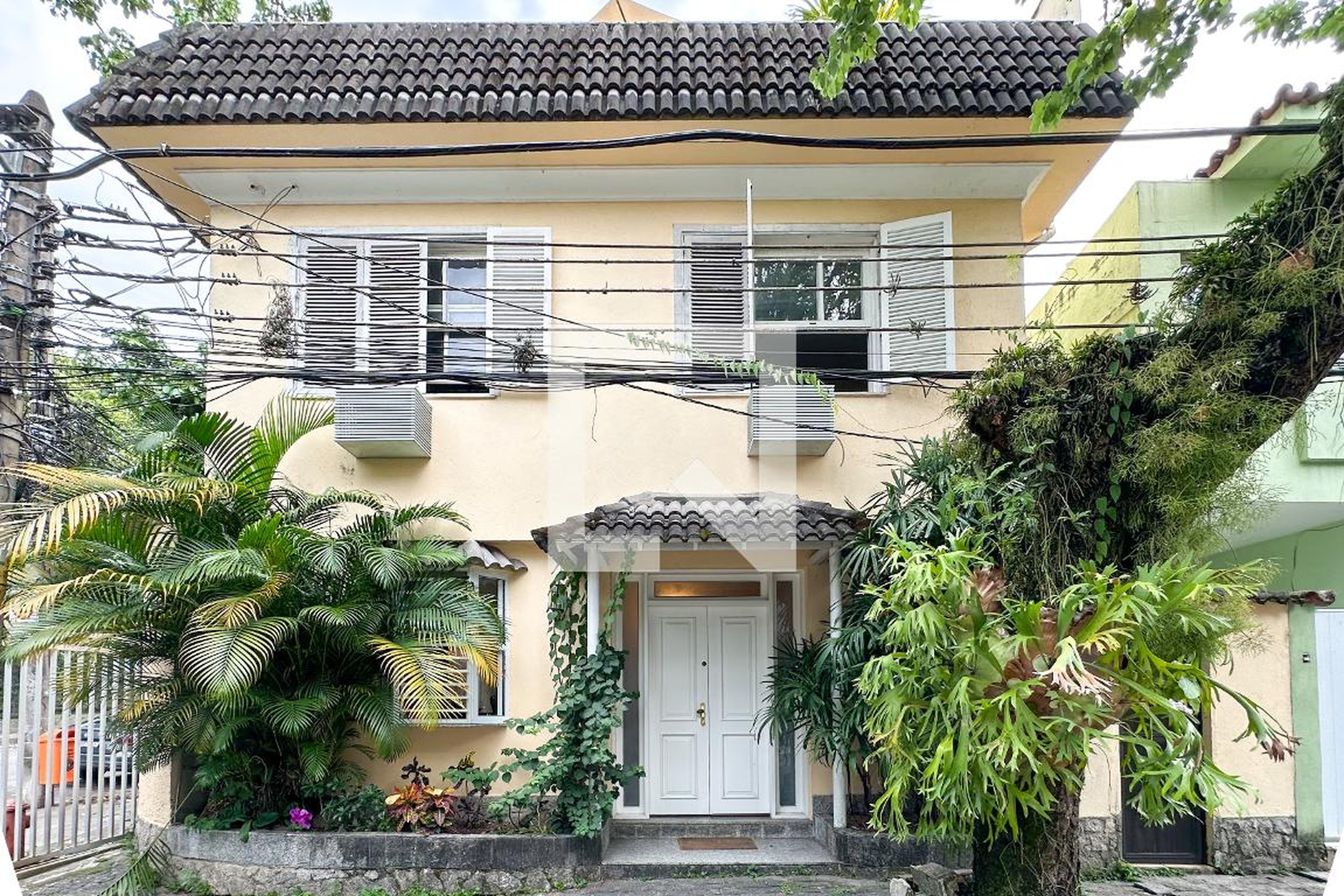 Fachada Condomínio em Rua Pacheco Leão, 704