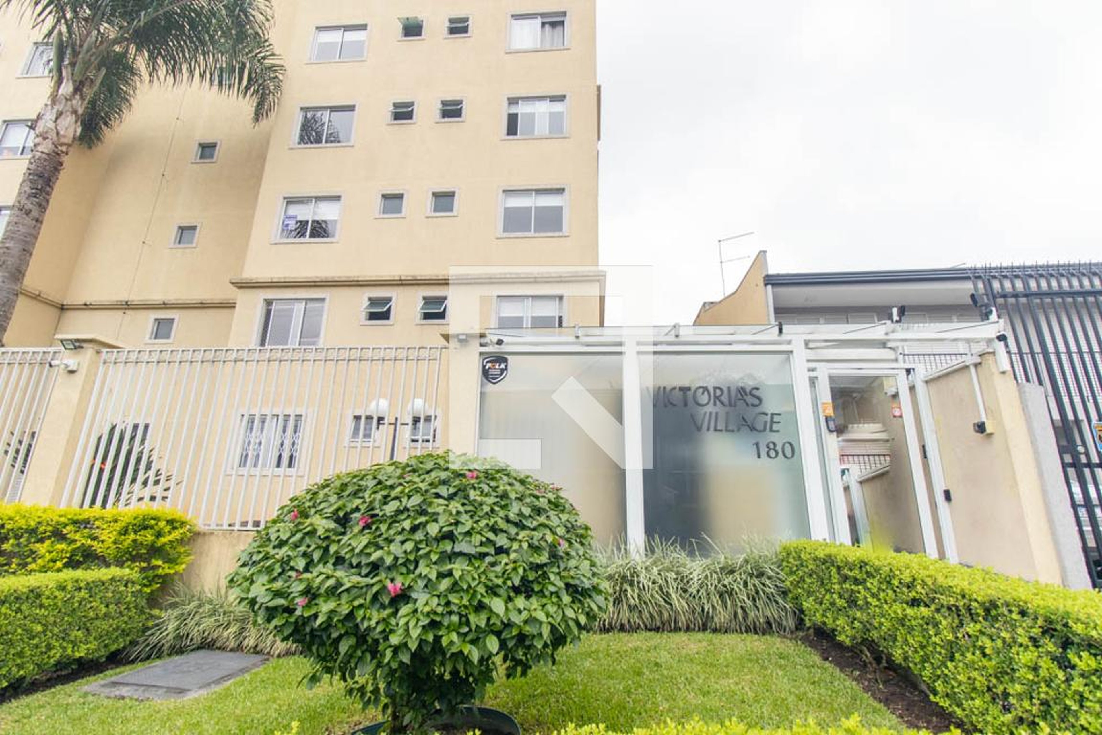 Fachada do Condomínio Condomínio Victorias Village