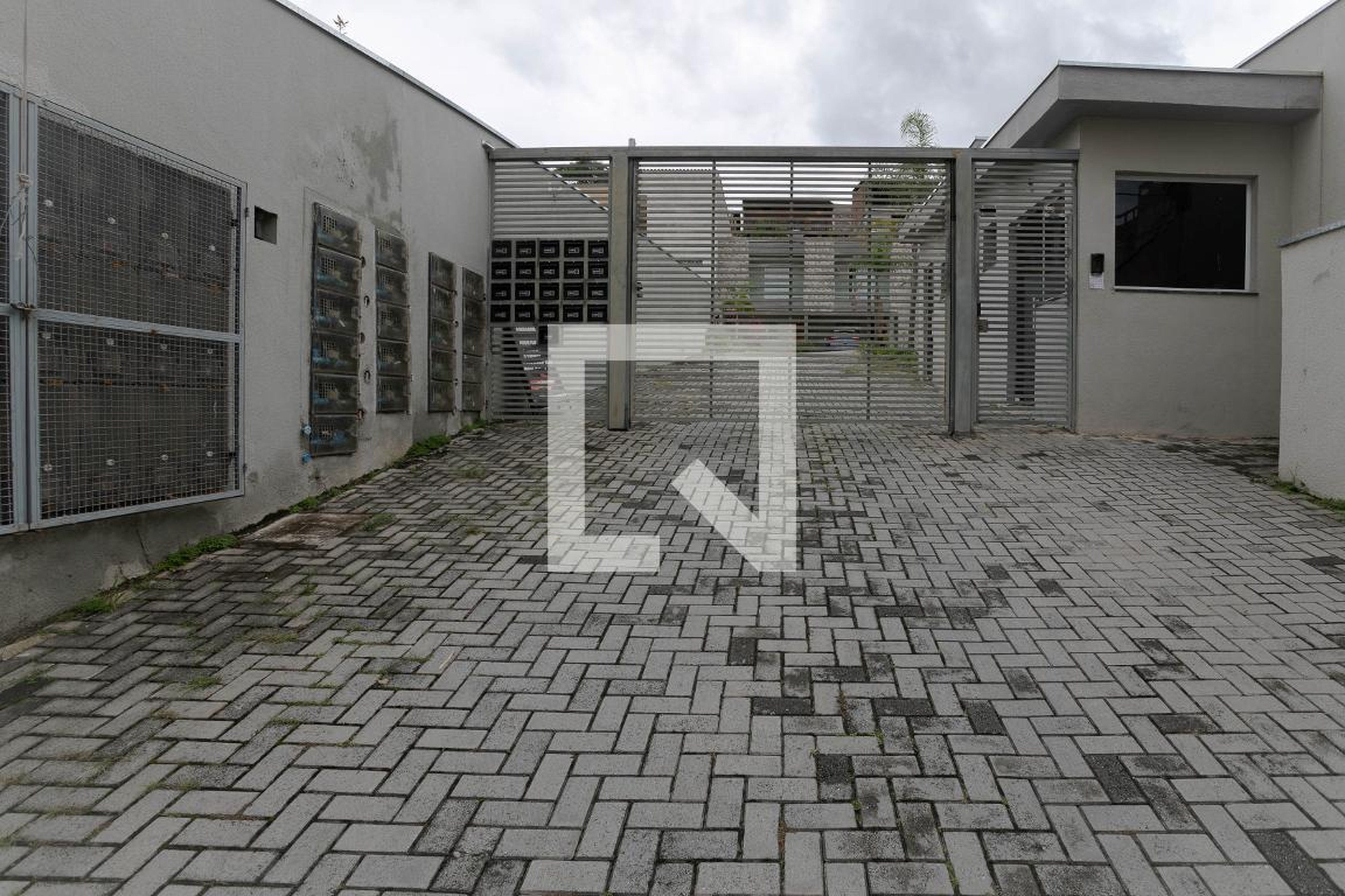 Fachada Condomínio em Rua Francisco Afonso de Melo, 372