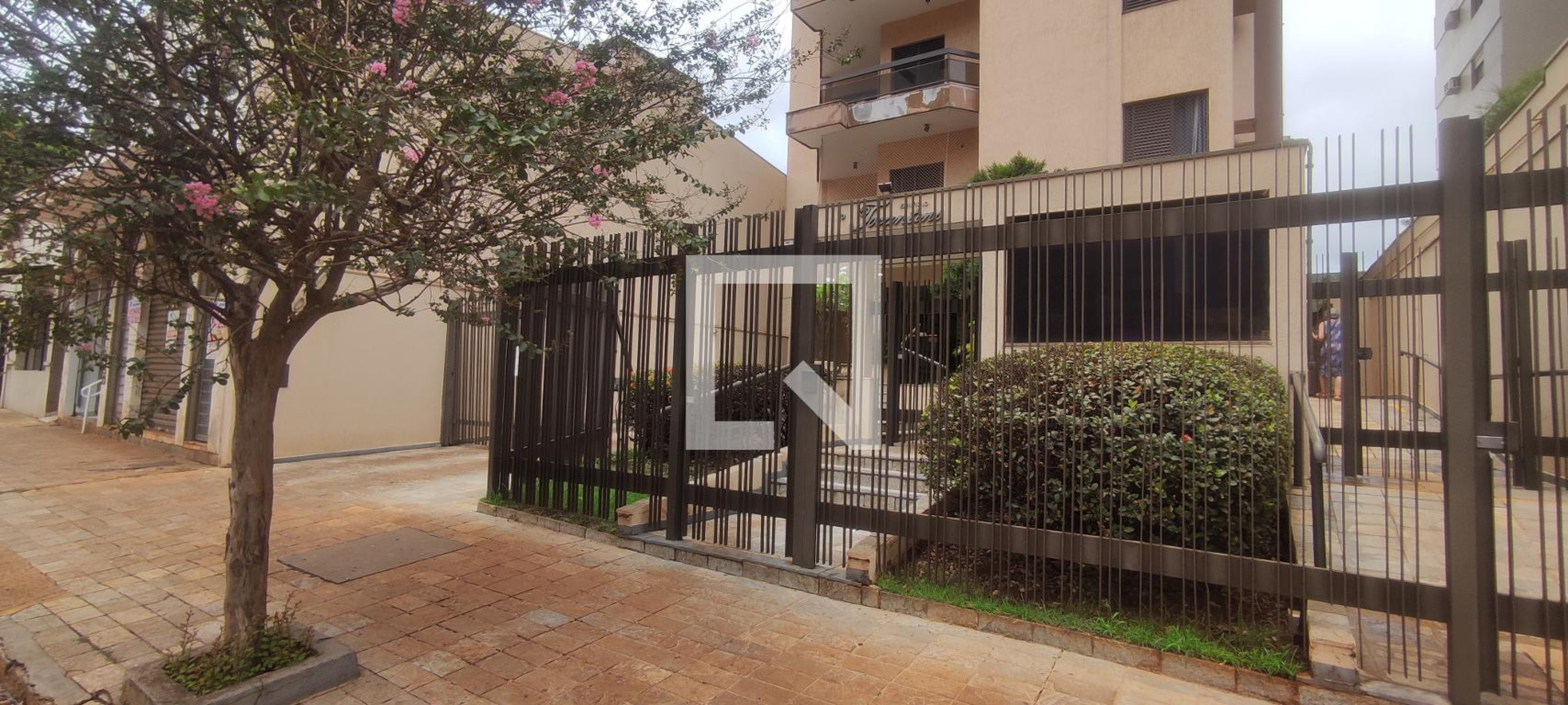 Fachada Residencial Camburiú