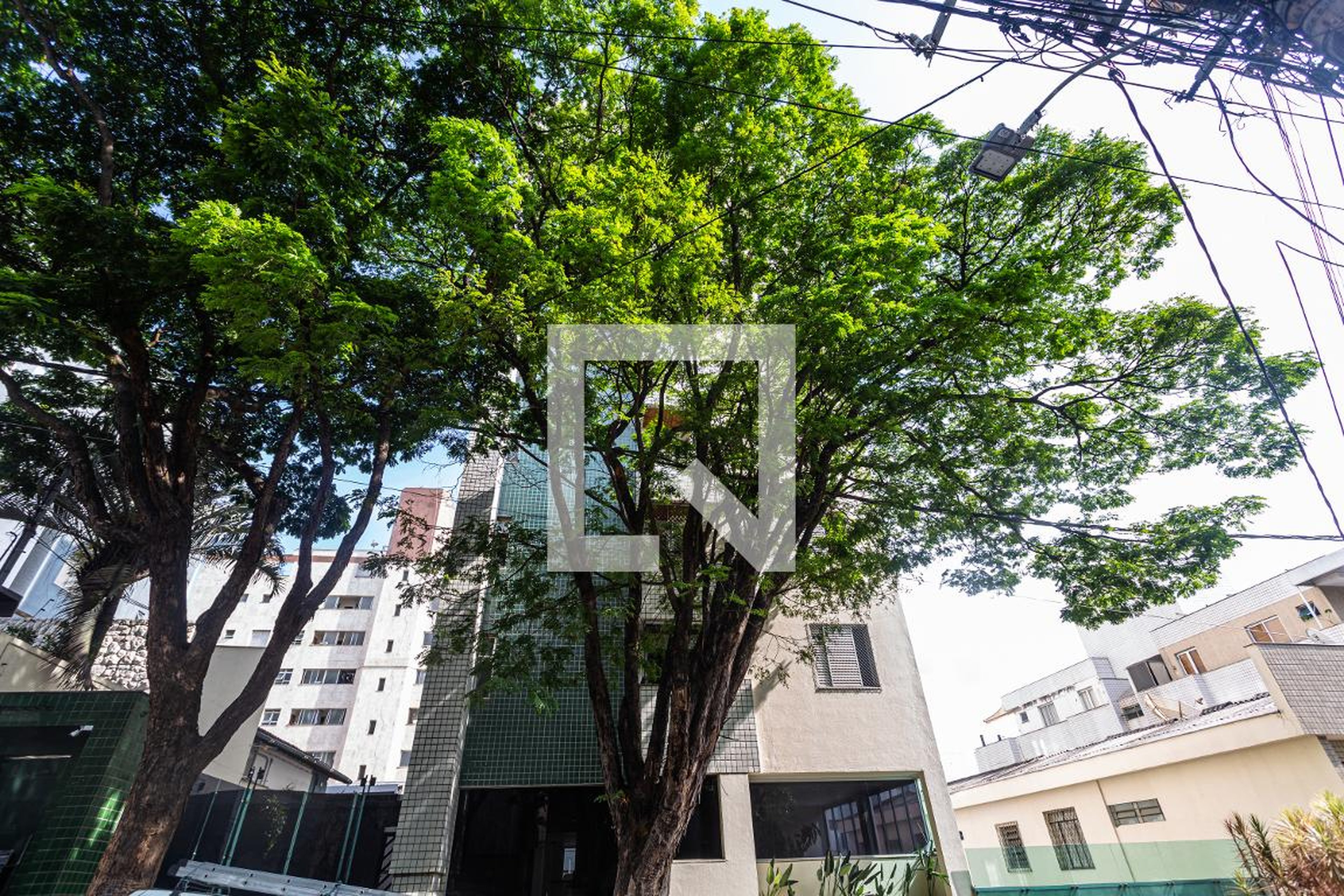 Fachada Condomínio em Rua Abre Campo, 355