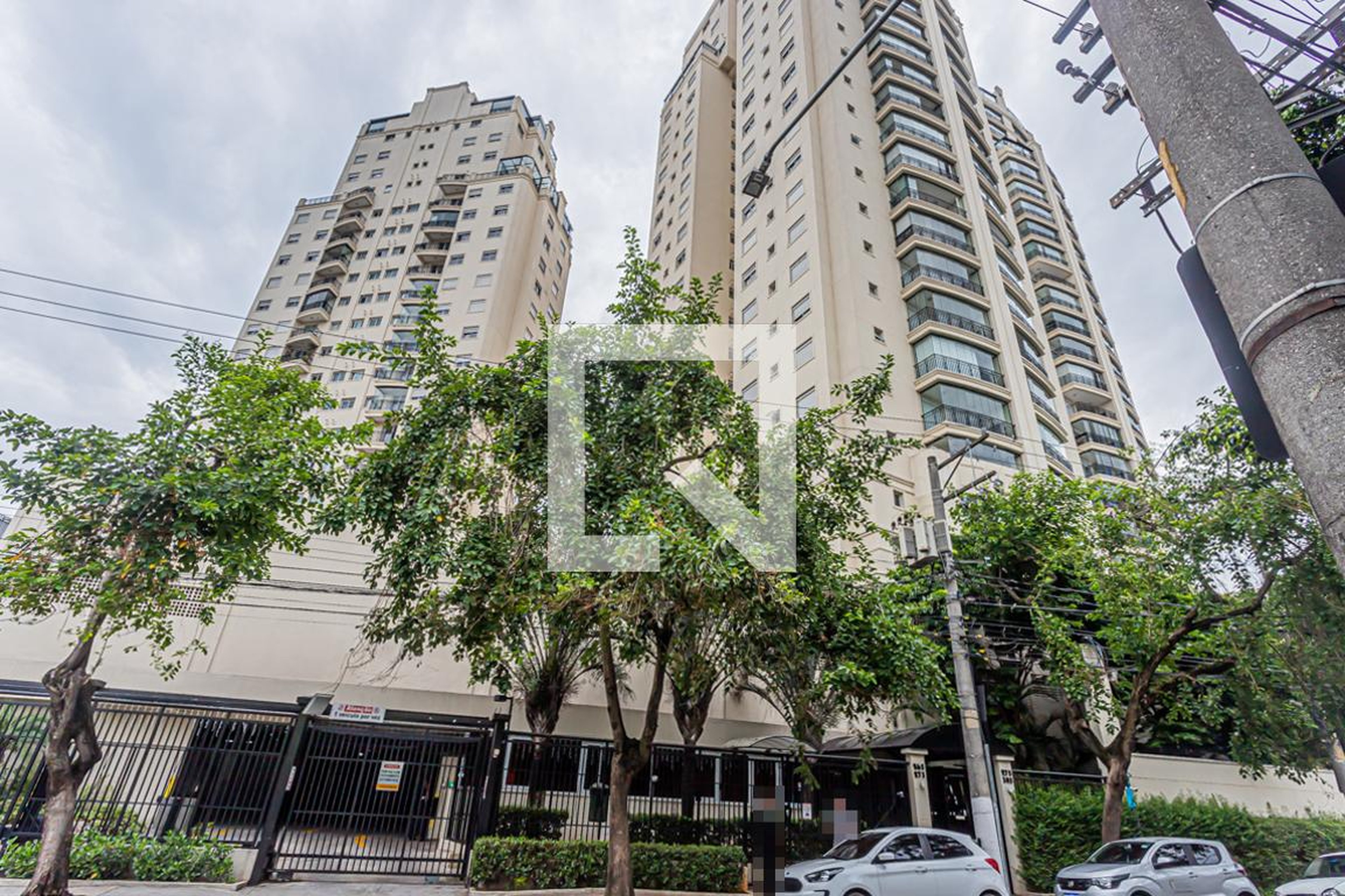 Fachada Condomínio em Rua João Rudge, 144