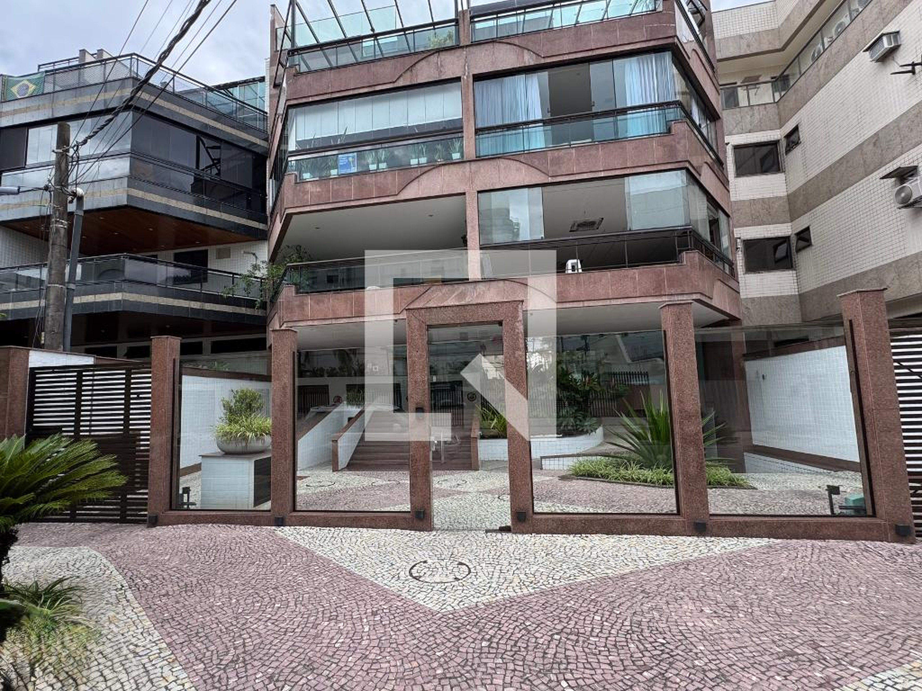 Fachada Condomínio em Rua Joaquim Cardozo, 40