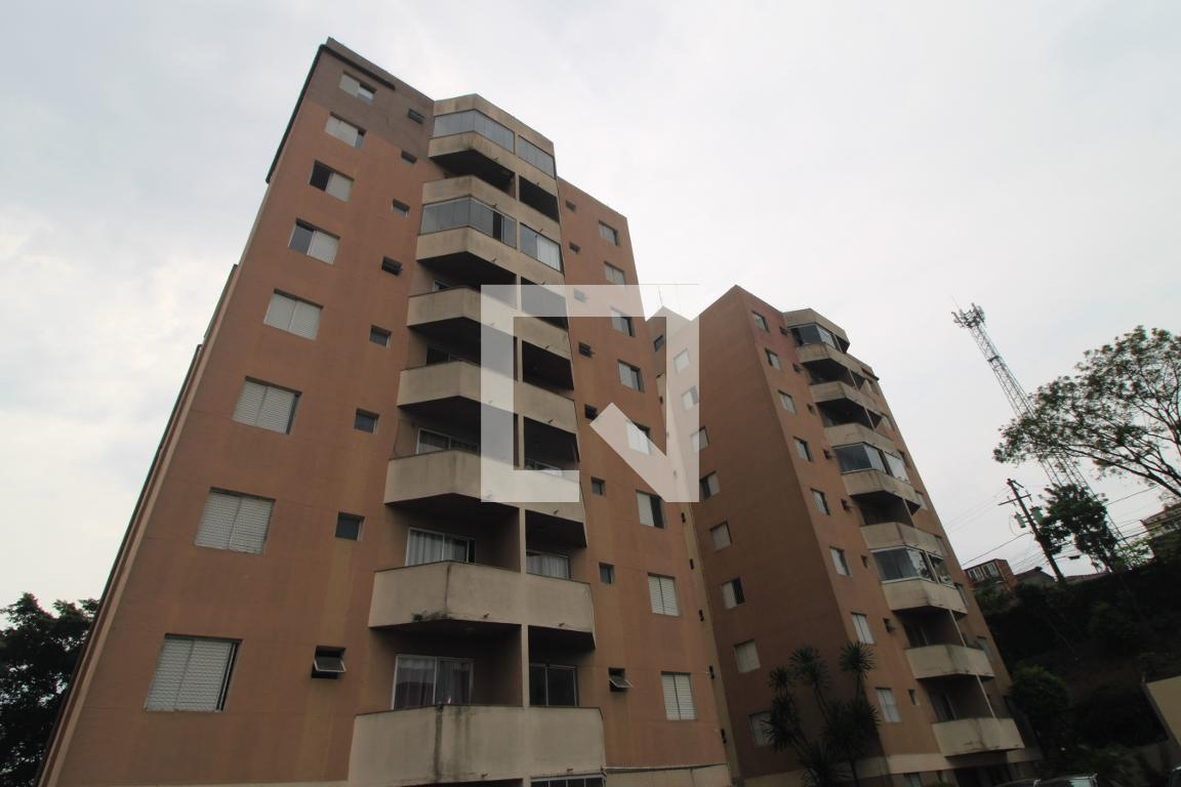 Fachada Condomínio em Rua Antônio Furquim da Luz, 156