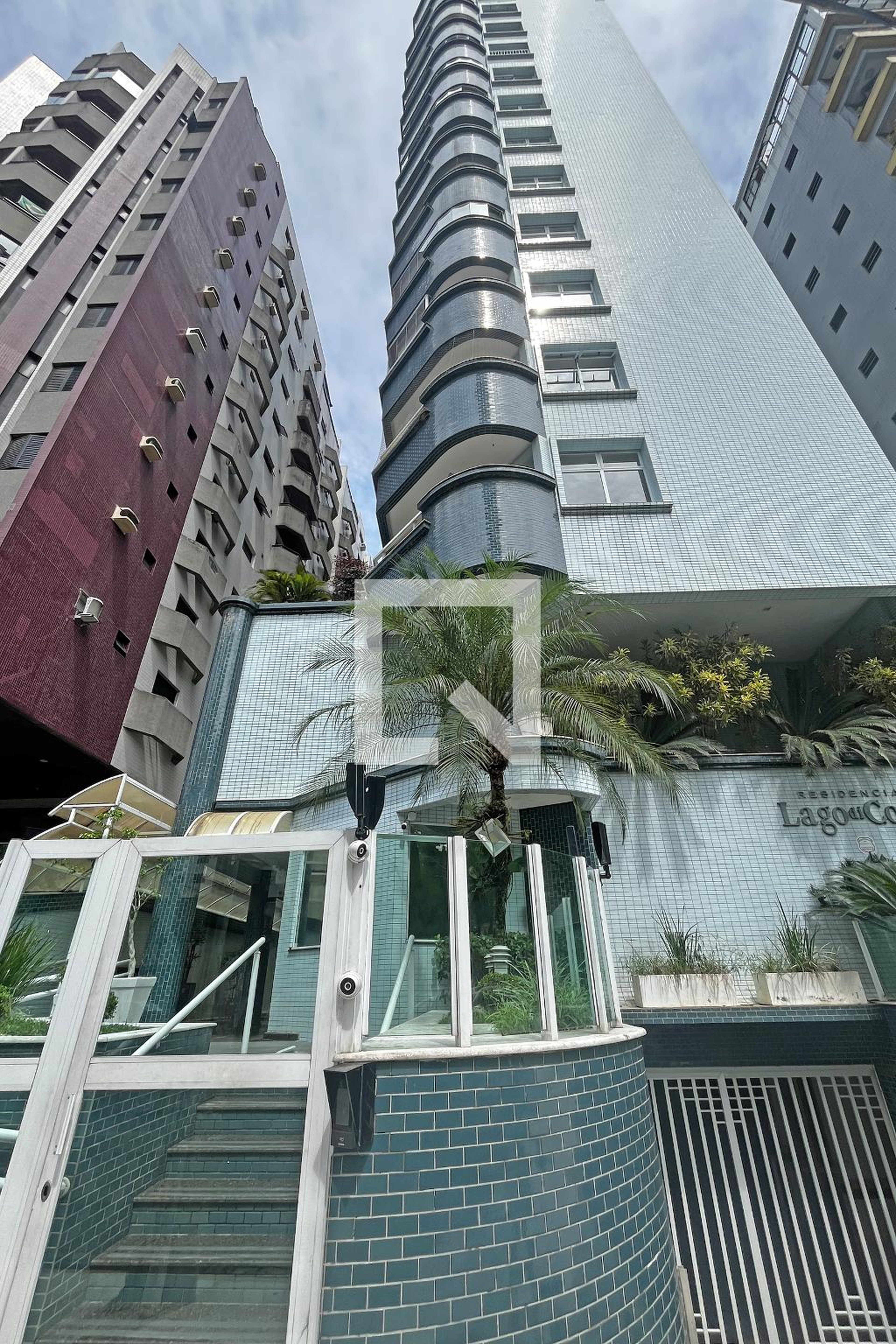 Fachada do Prédio Condomínio Lago Di Como