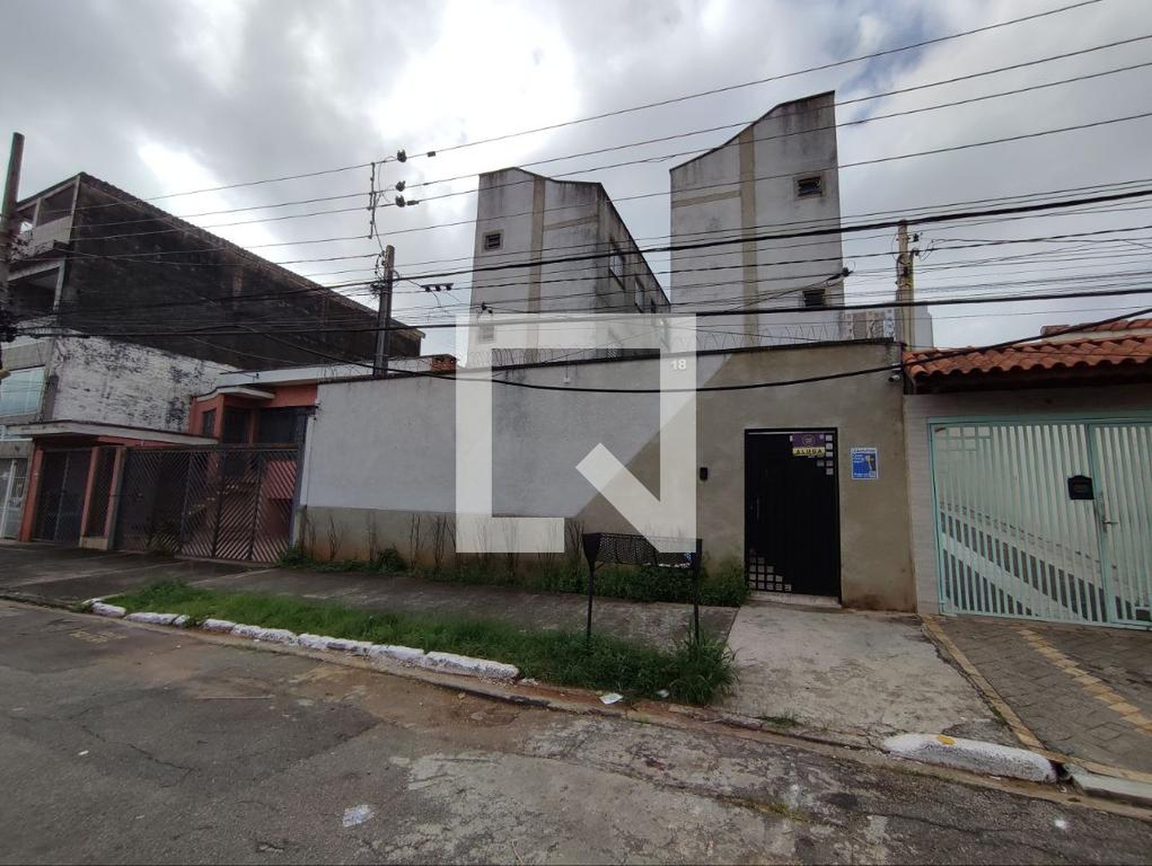 Fachada Condomínio em Rua Porecatu, 18