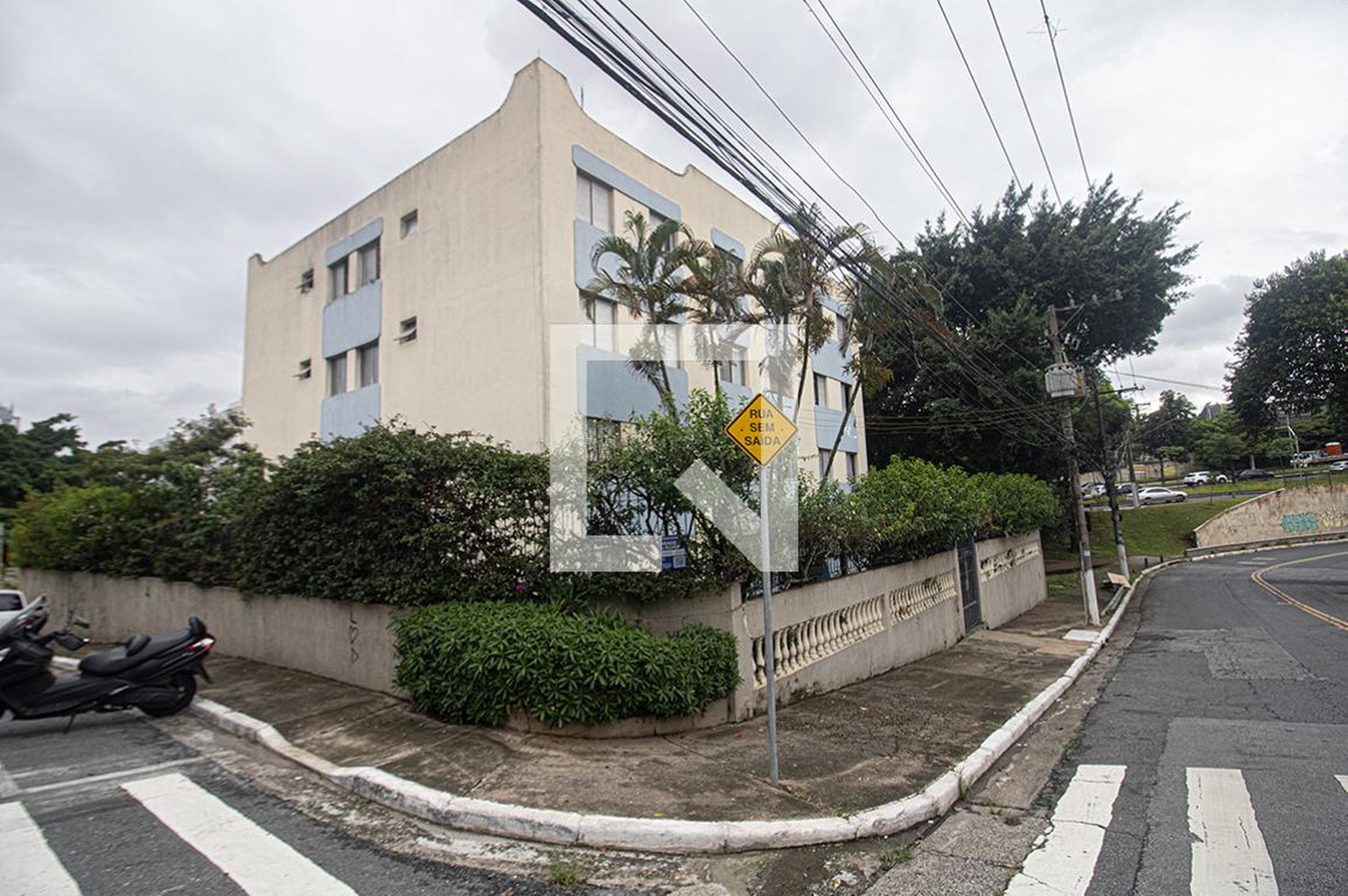 Fachada Condomínio Jean de La Huerta