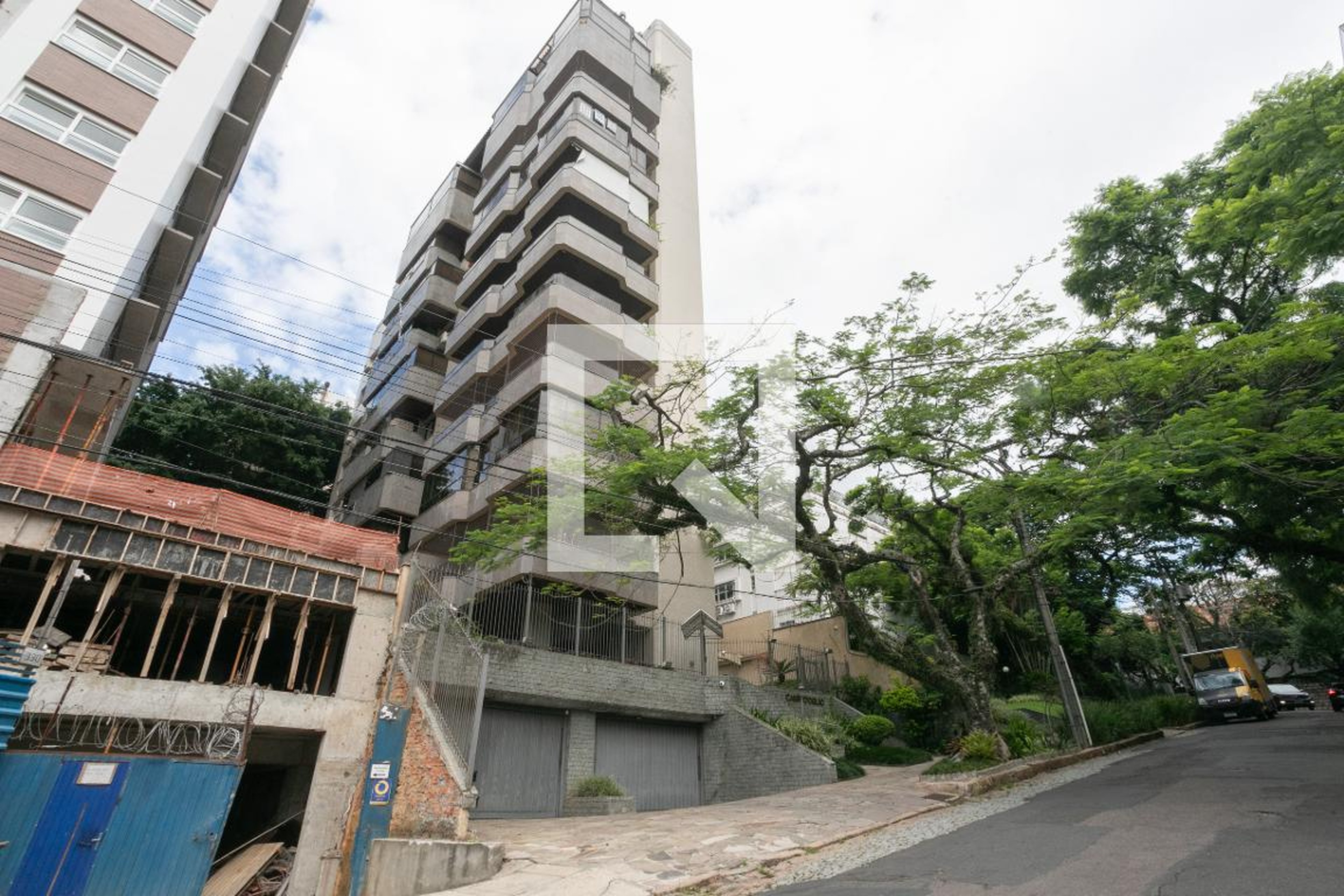 Fachada do Prédio Condomínio em Rua Almirante Abreu, 354