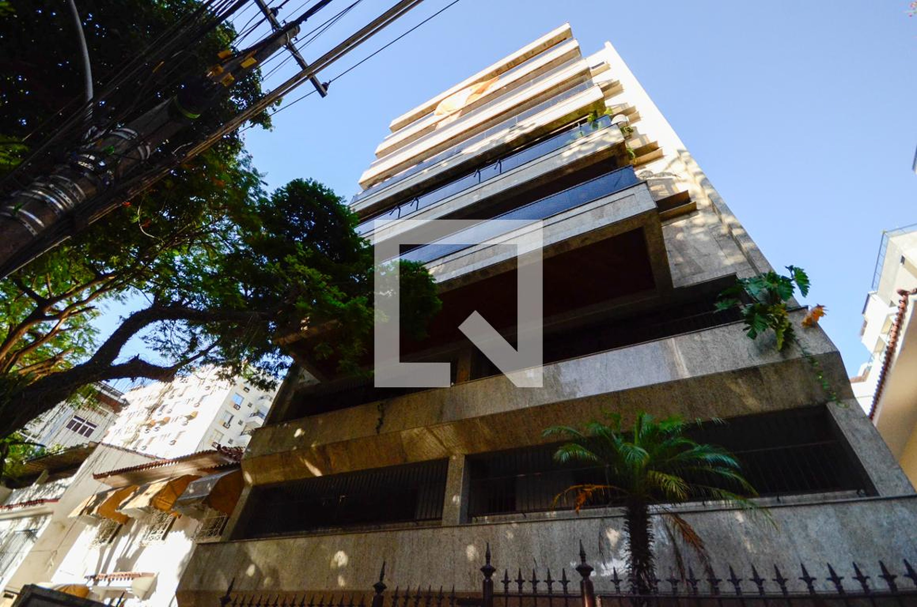 Fachada Condomínio em Rua Ângelo Agostini, 11