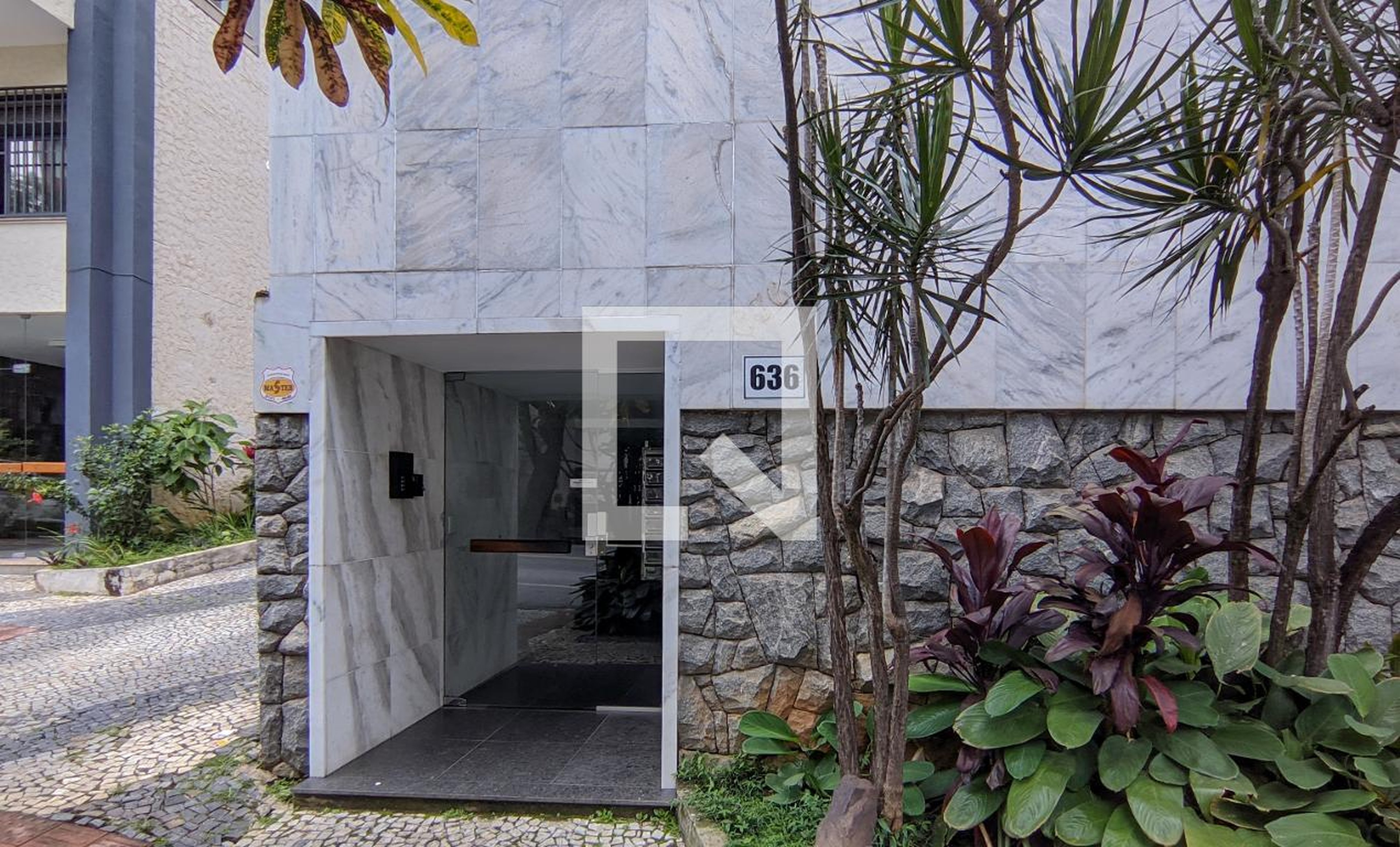 Fachada Condomínio em Rua Francisco Deslandes, 636