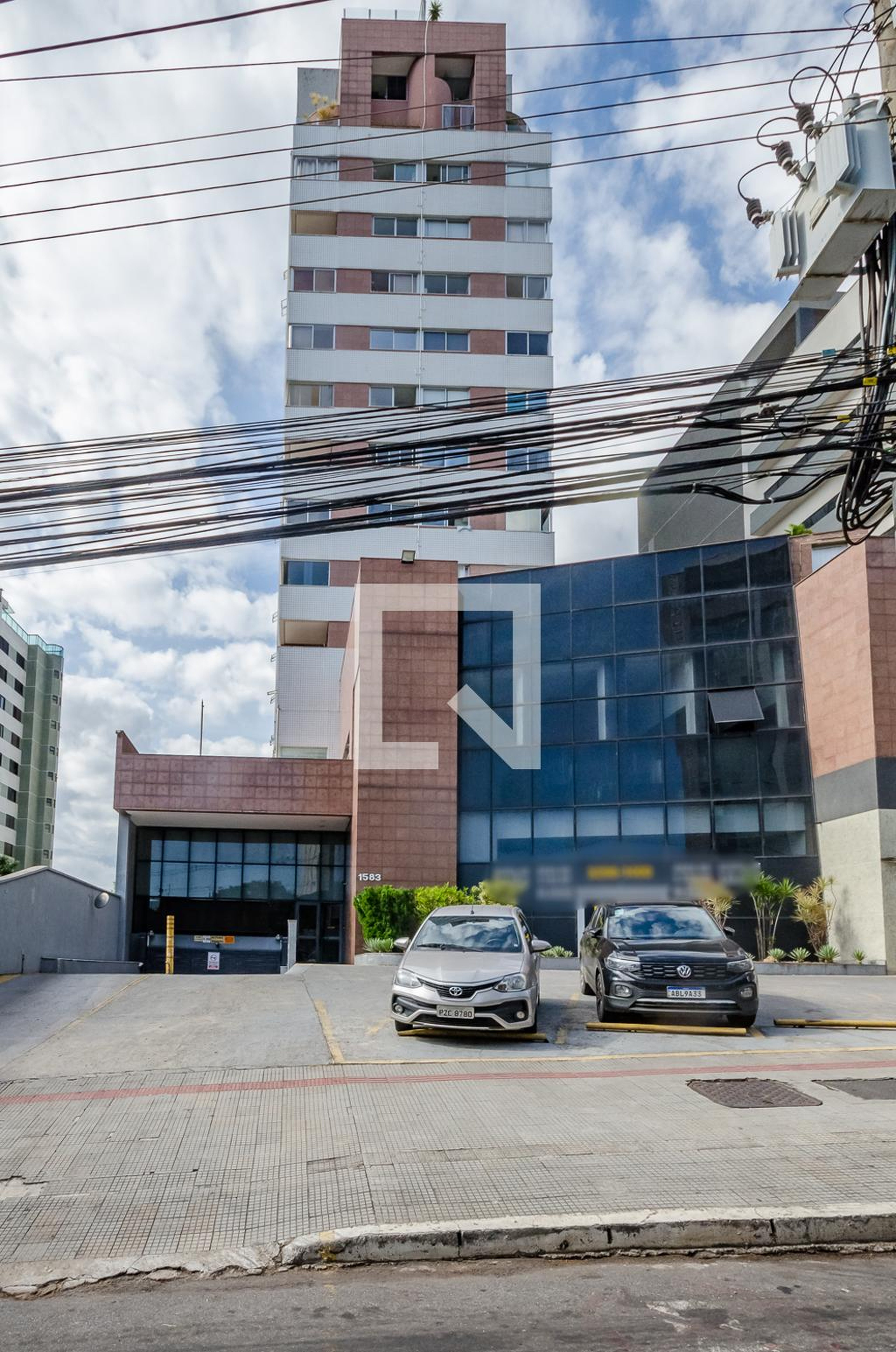 Fachada Edifício Raja Residence