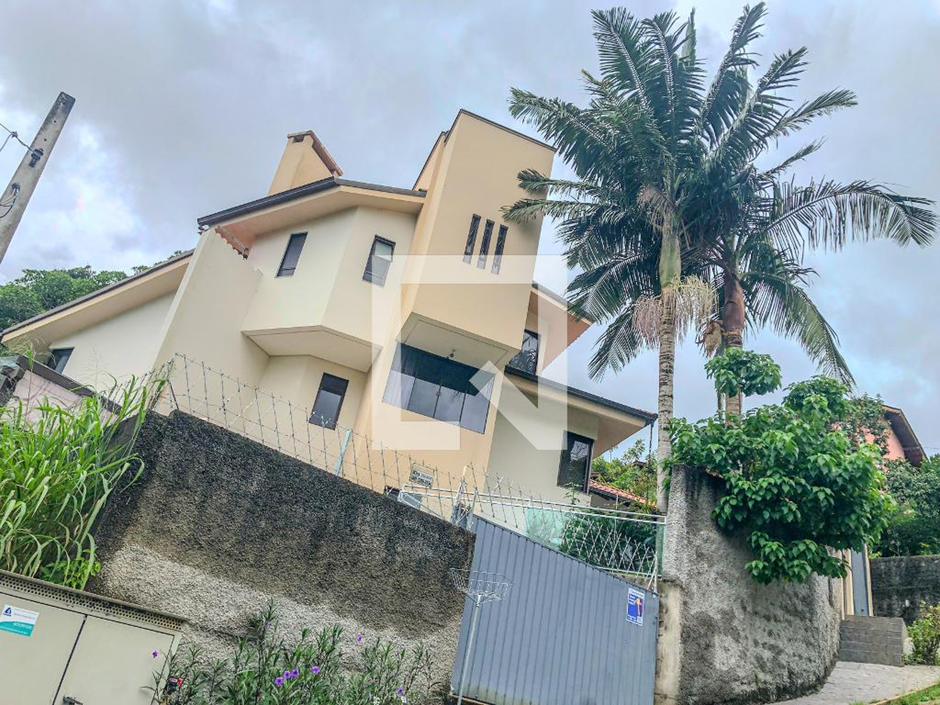 Fachada Condomínio em Rua Protenor Vidal, 433