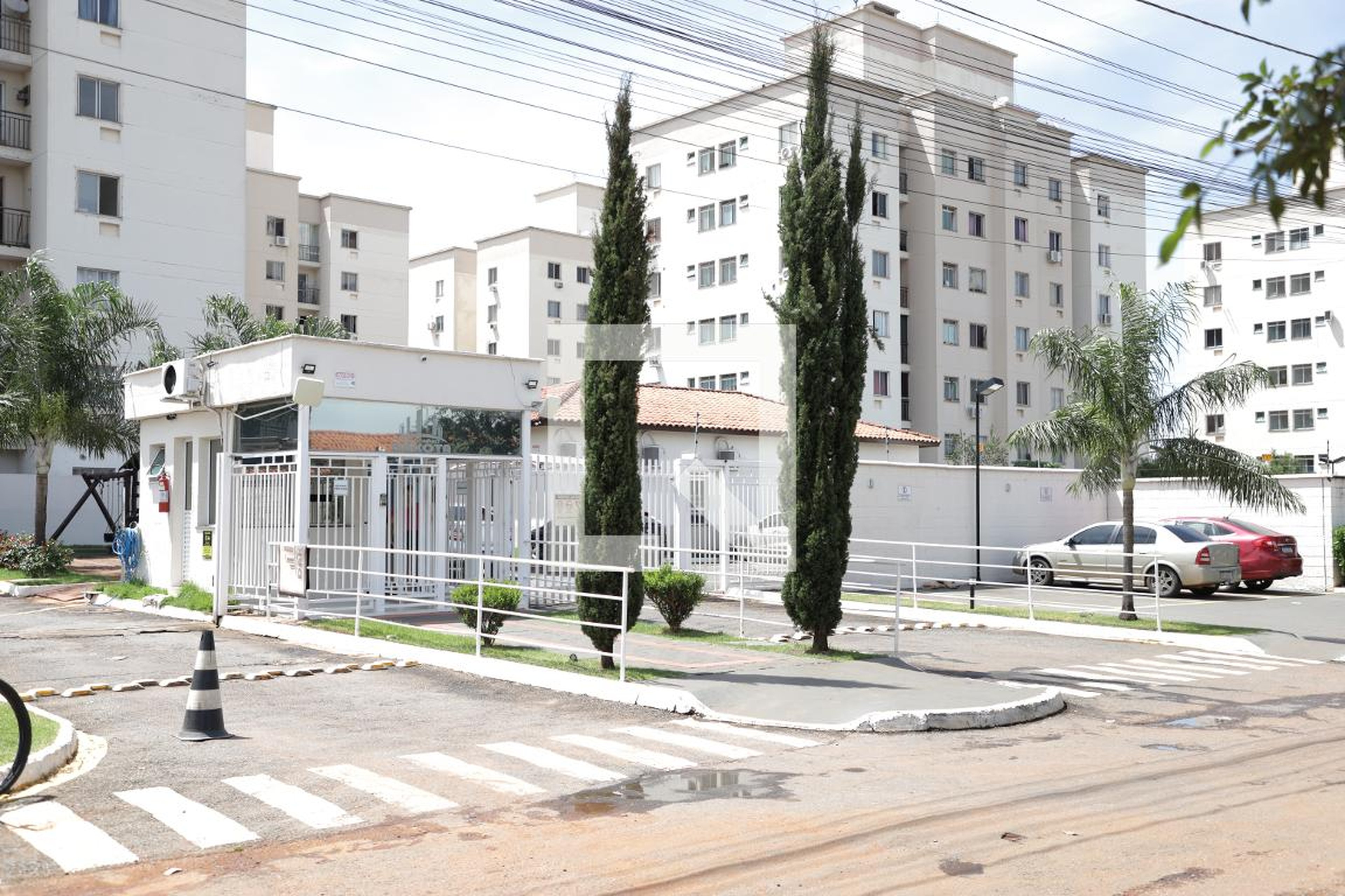 Fachada Condomínio em Rua F-10, 14