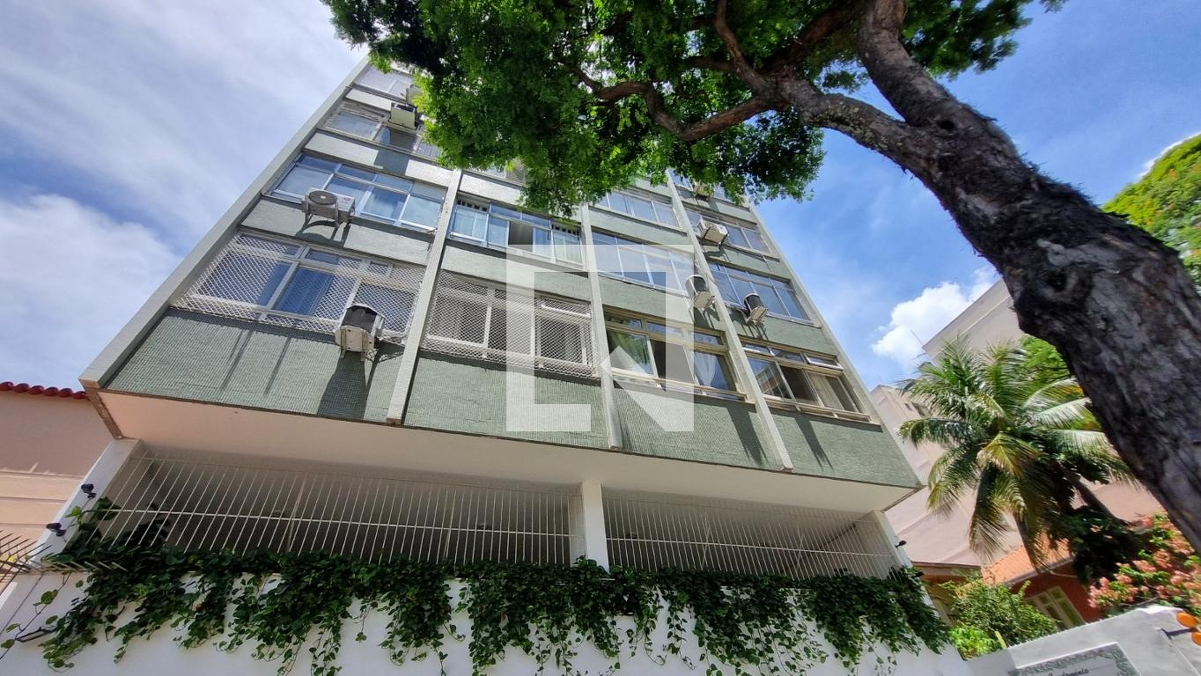 Fachada Condomínio em Rua Caruaru, 147