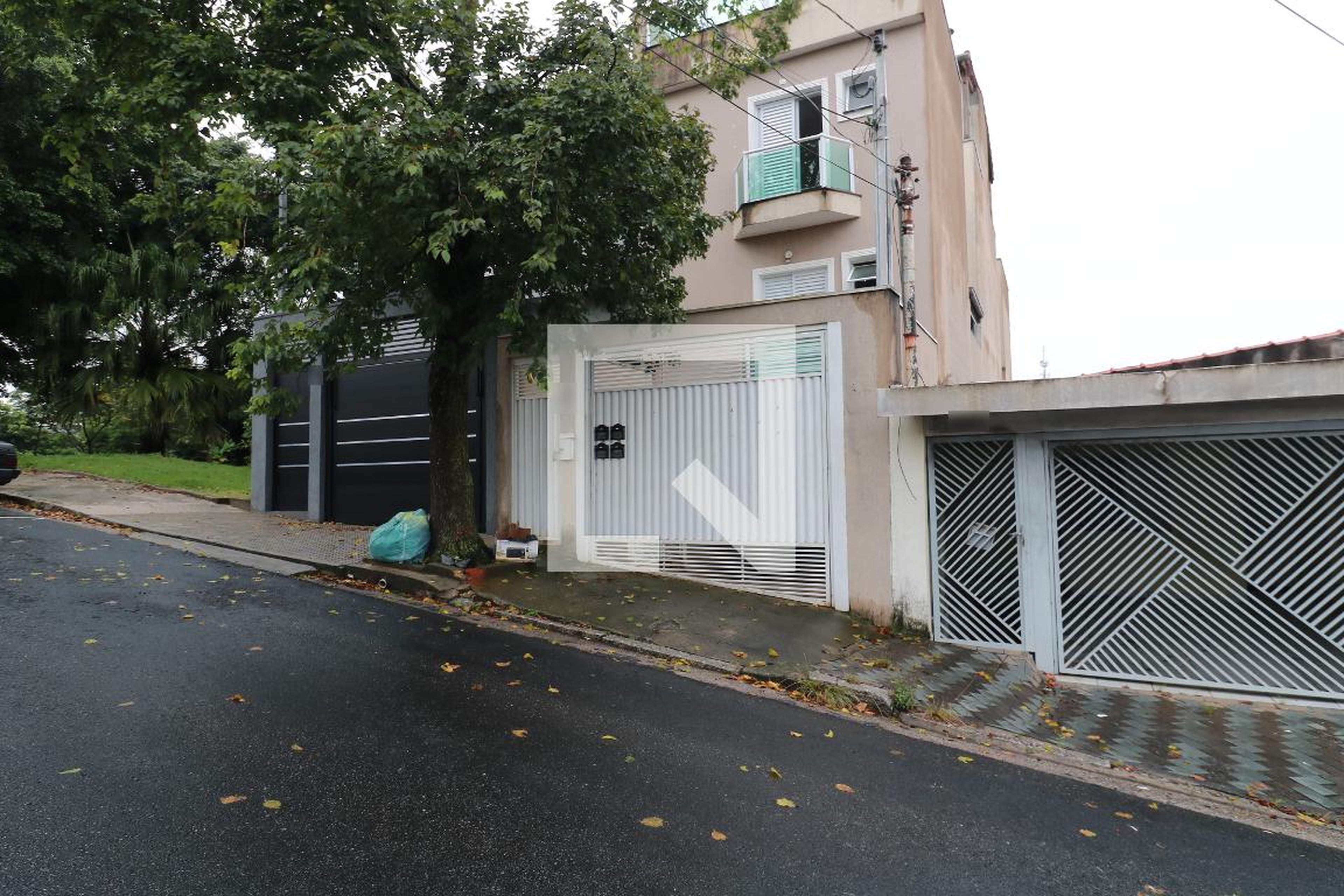 Fachada Condomínio em Rua Itacolomi, 123