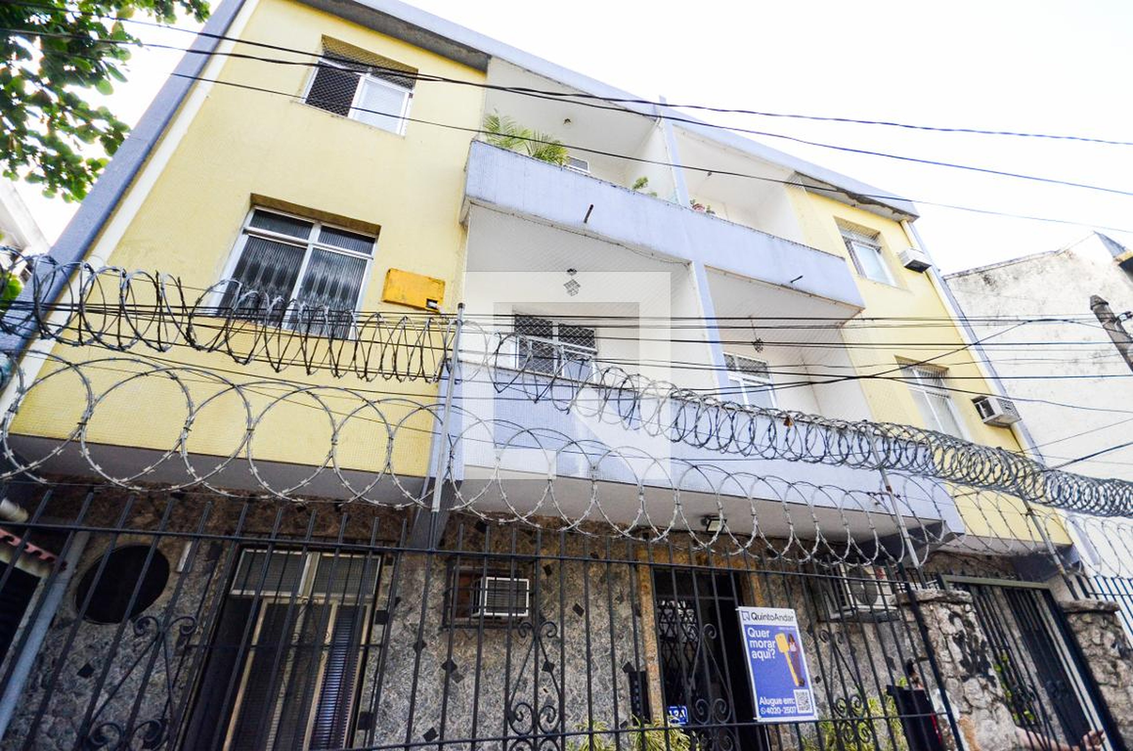 Fachada Condomínio em Rua Borda do Mato, 134