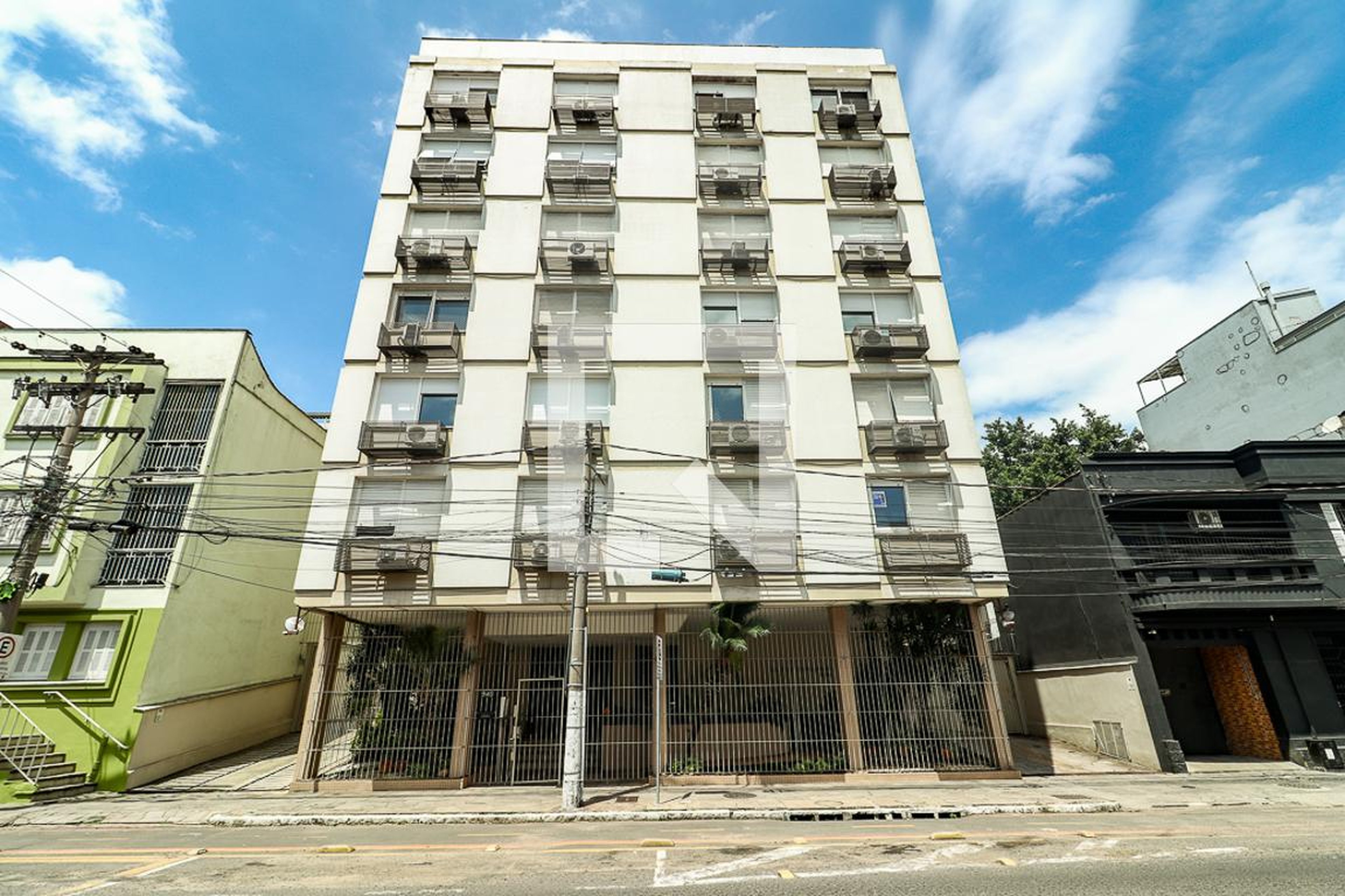 Fachada Condomínio em Rua Mariante, 940