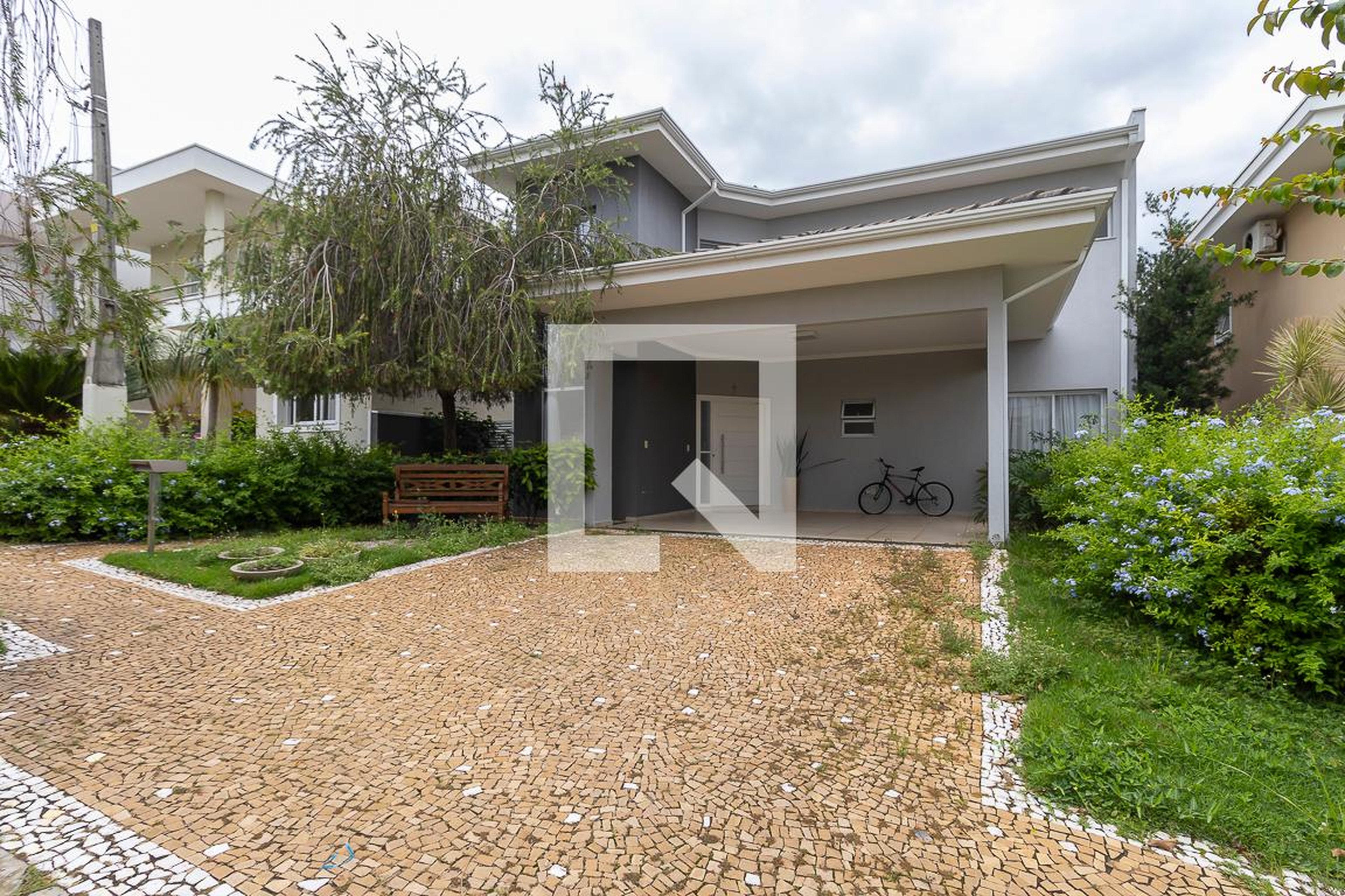 Fachada Condomínio em Rua General Romildo Canhim, 148