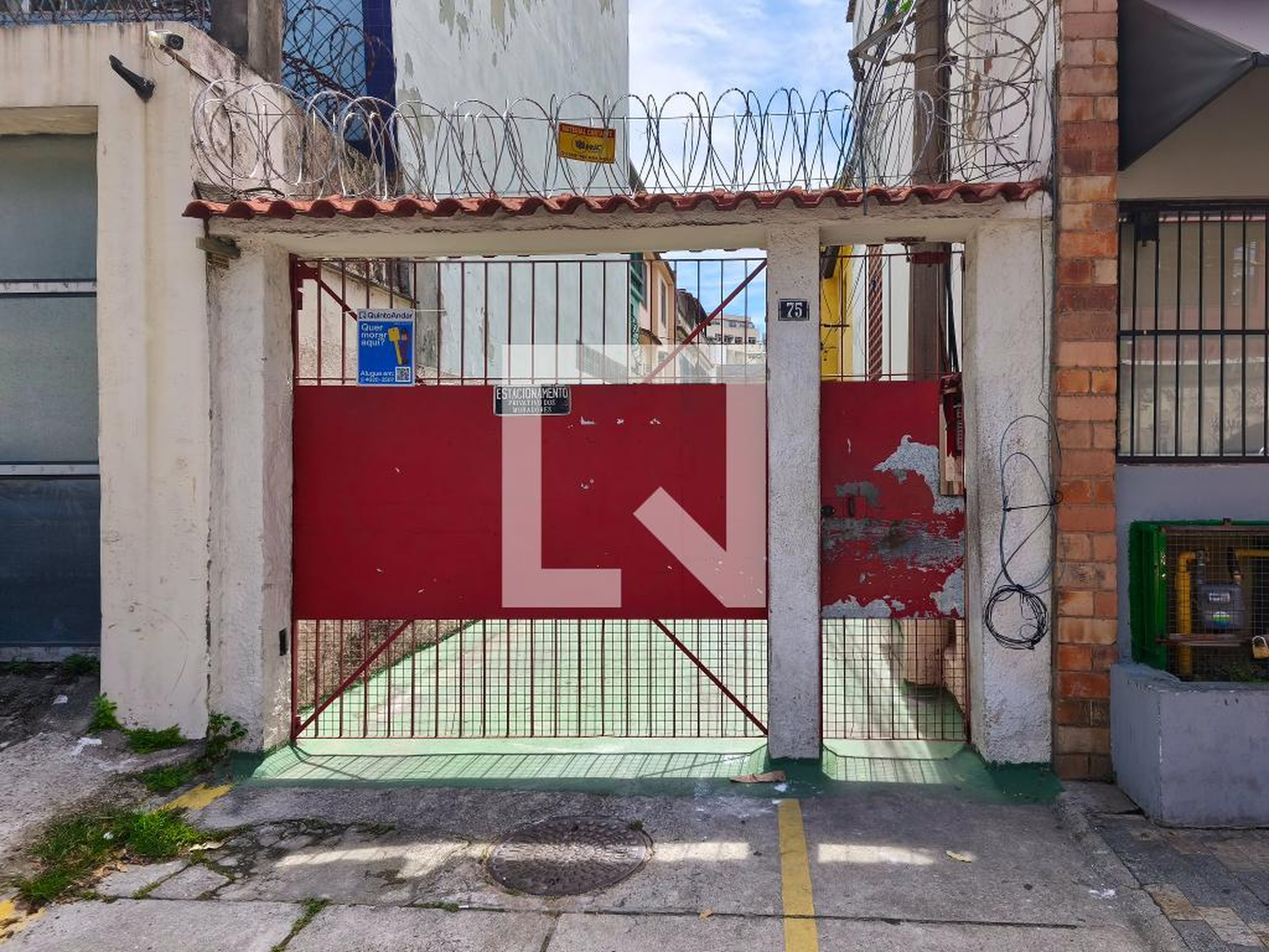 Fachada Condomínio em Rua Felipe Camarão, 75