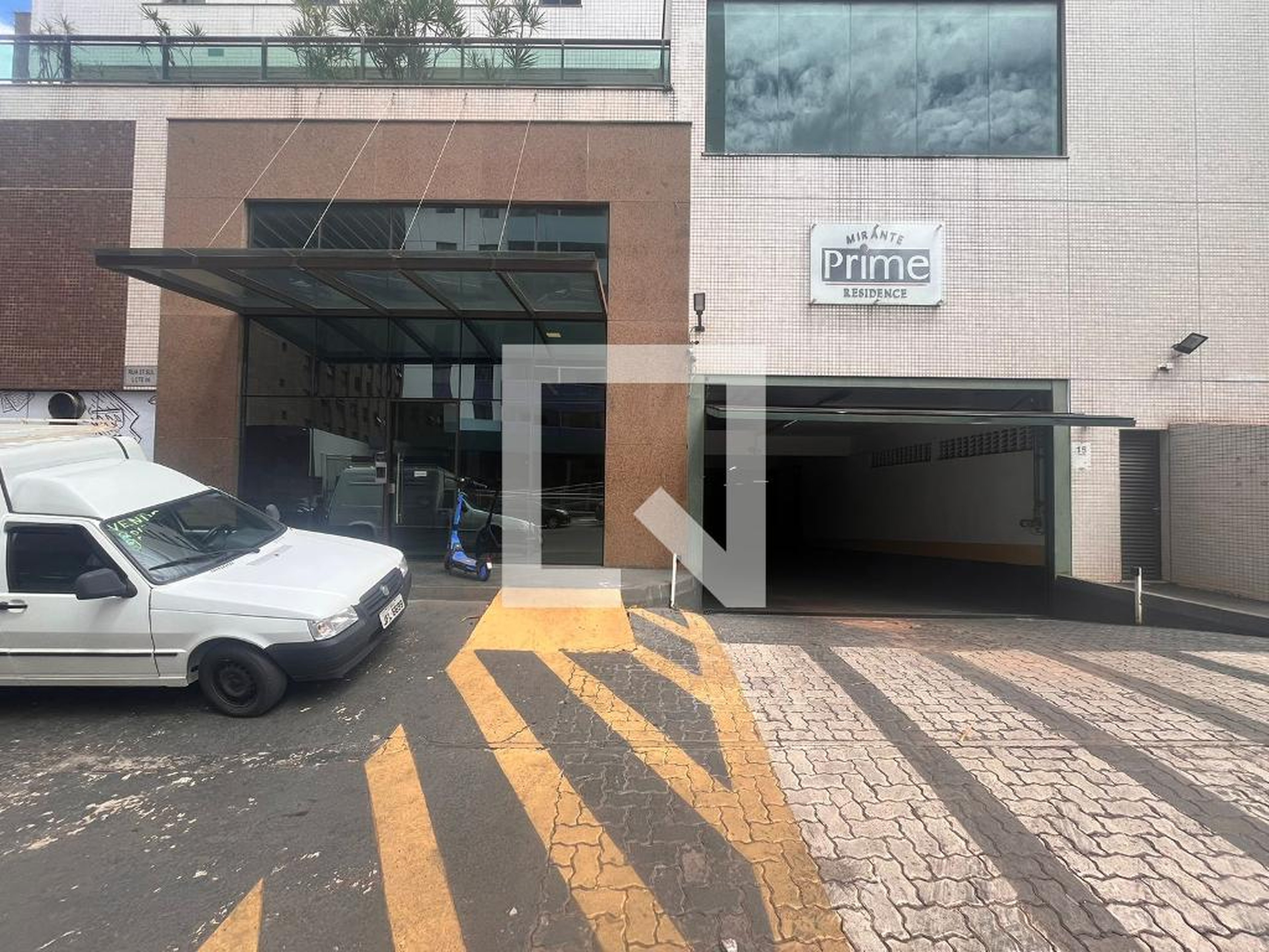 Fachada Condomínio em Cse 6, 6